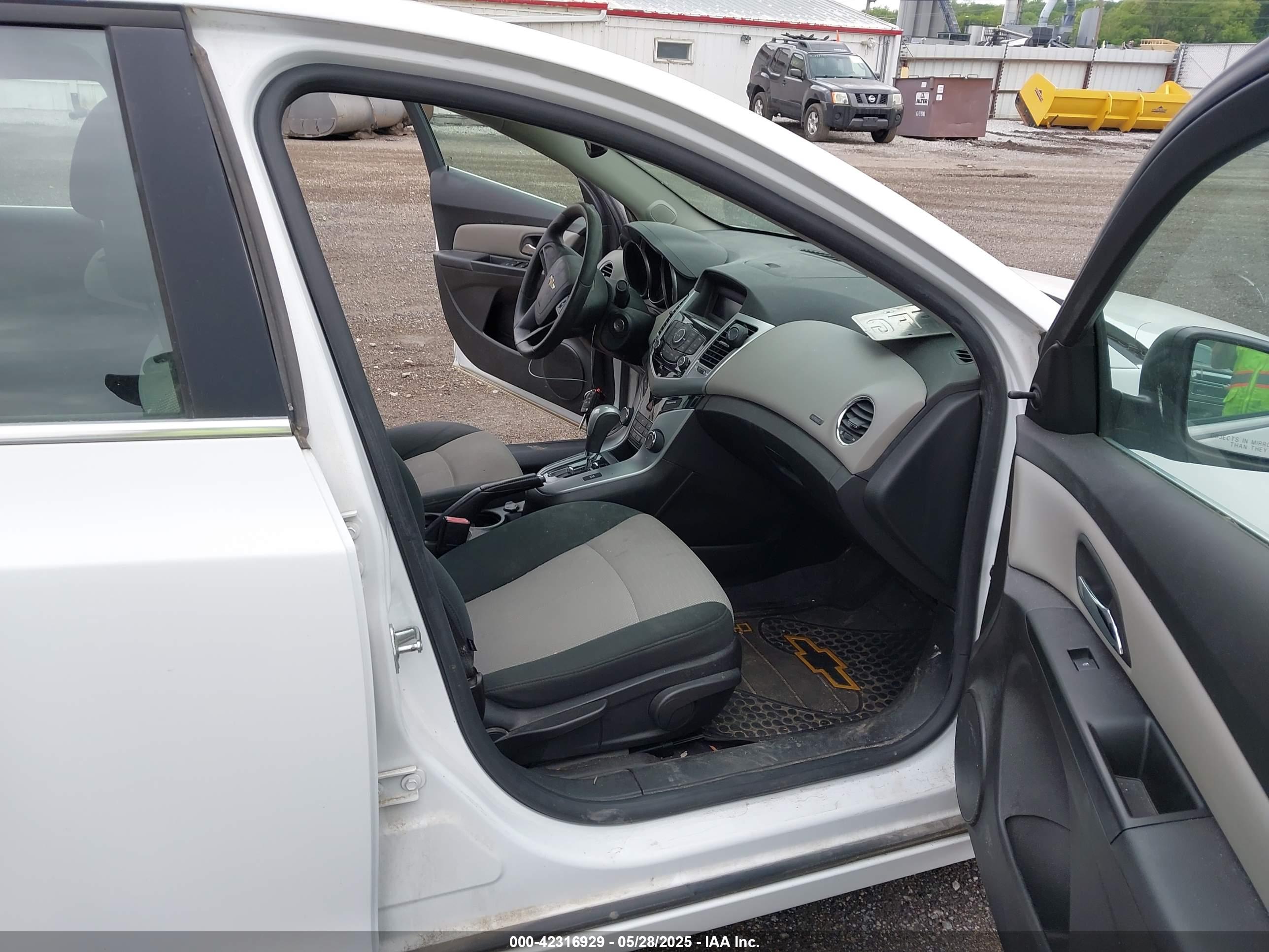 CHEVROLET CRUZE image 5