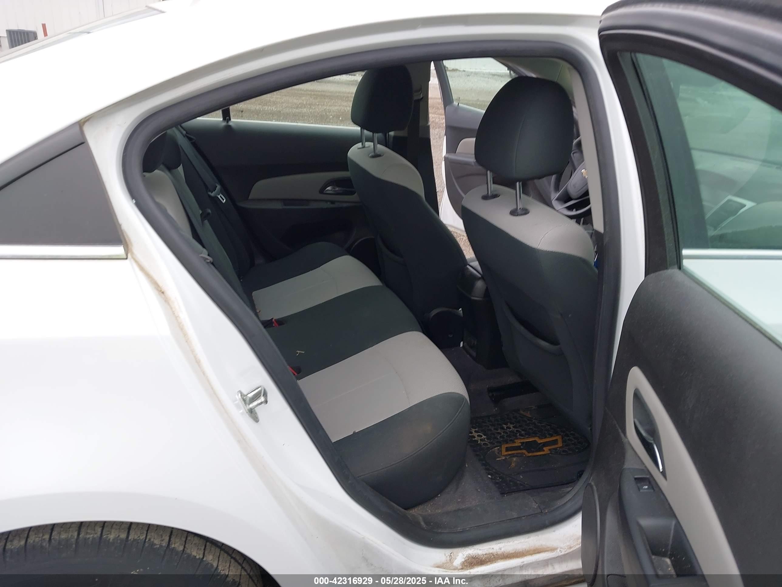 CHEVROLET CRUZE image 8