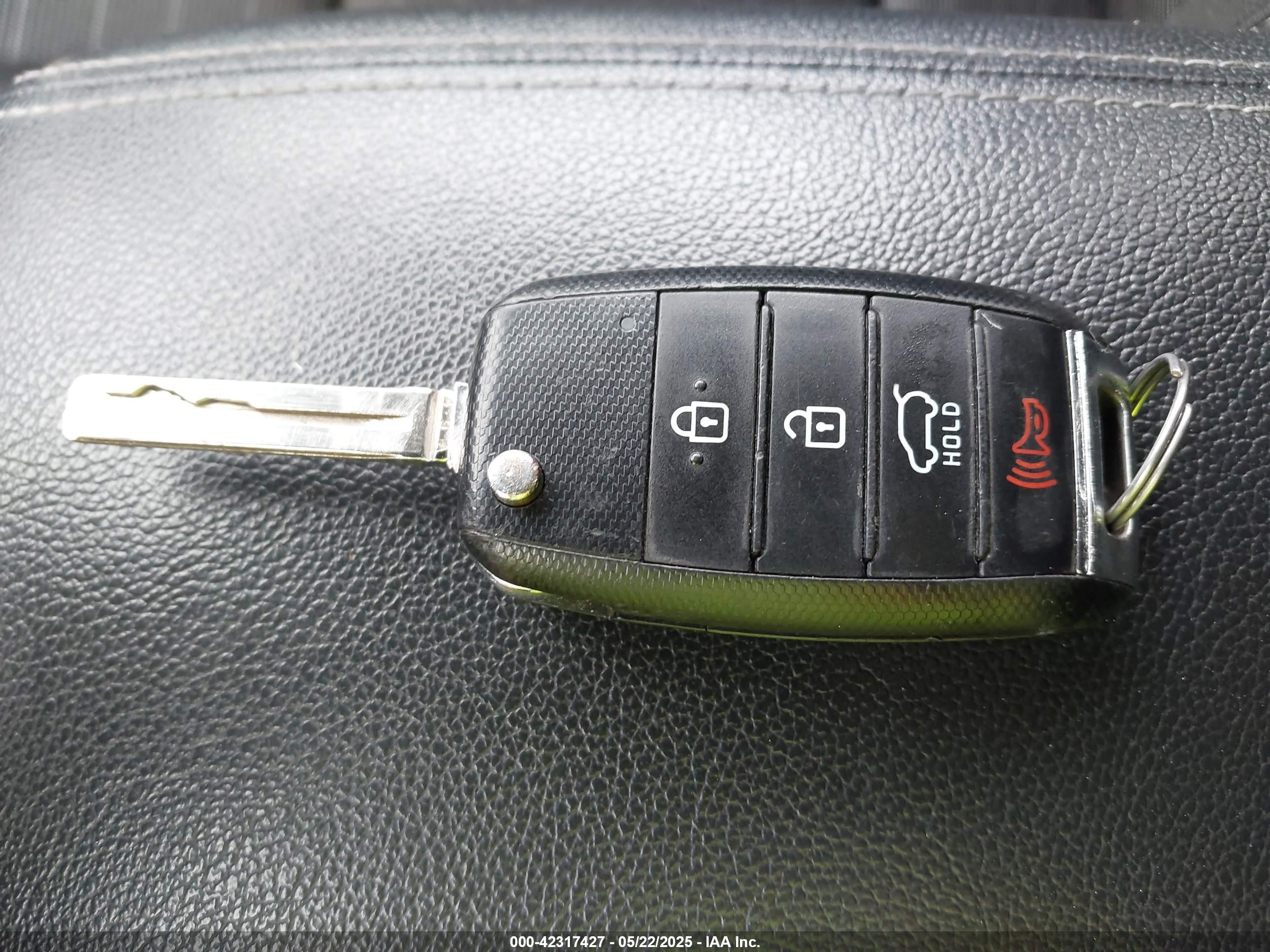 KIA SPORTAGE image 11