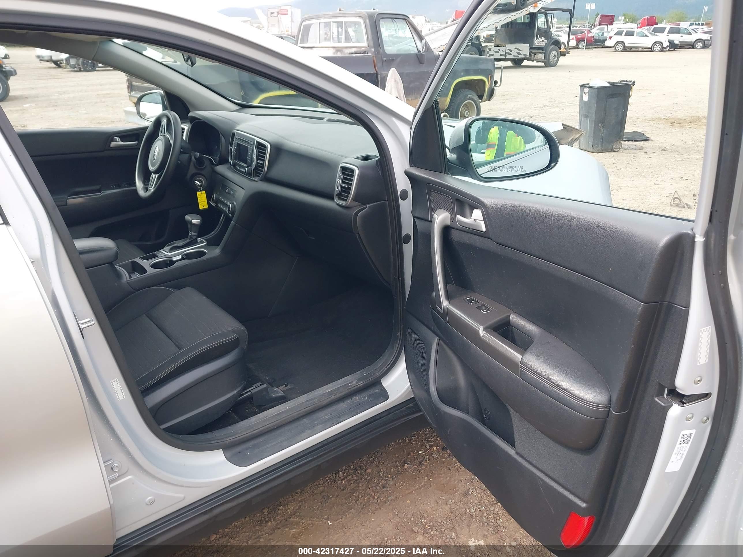 KIA SPORTAGE image 5
