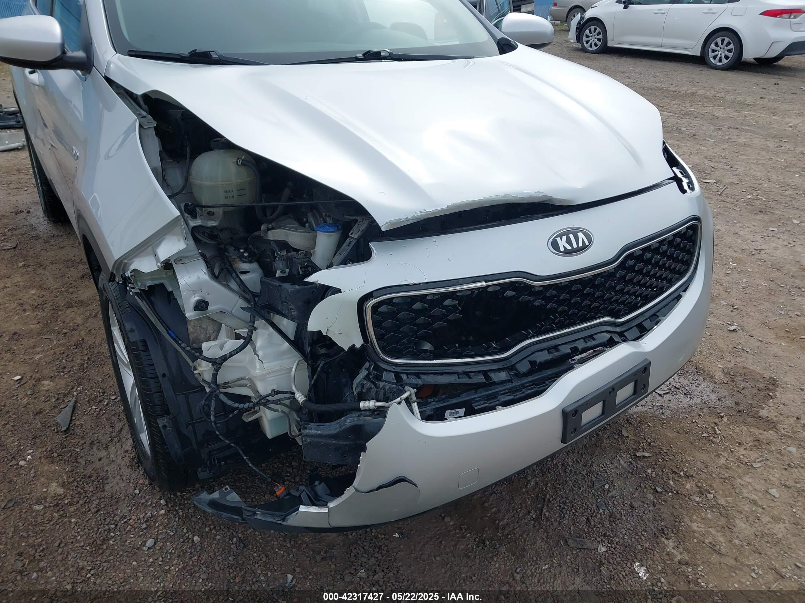 KIA SPORTAGE image 6