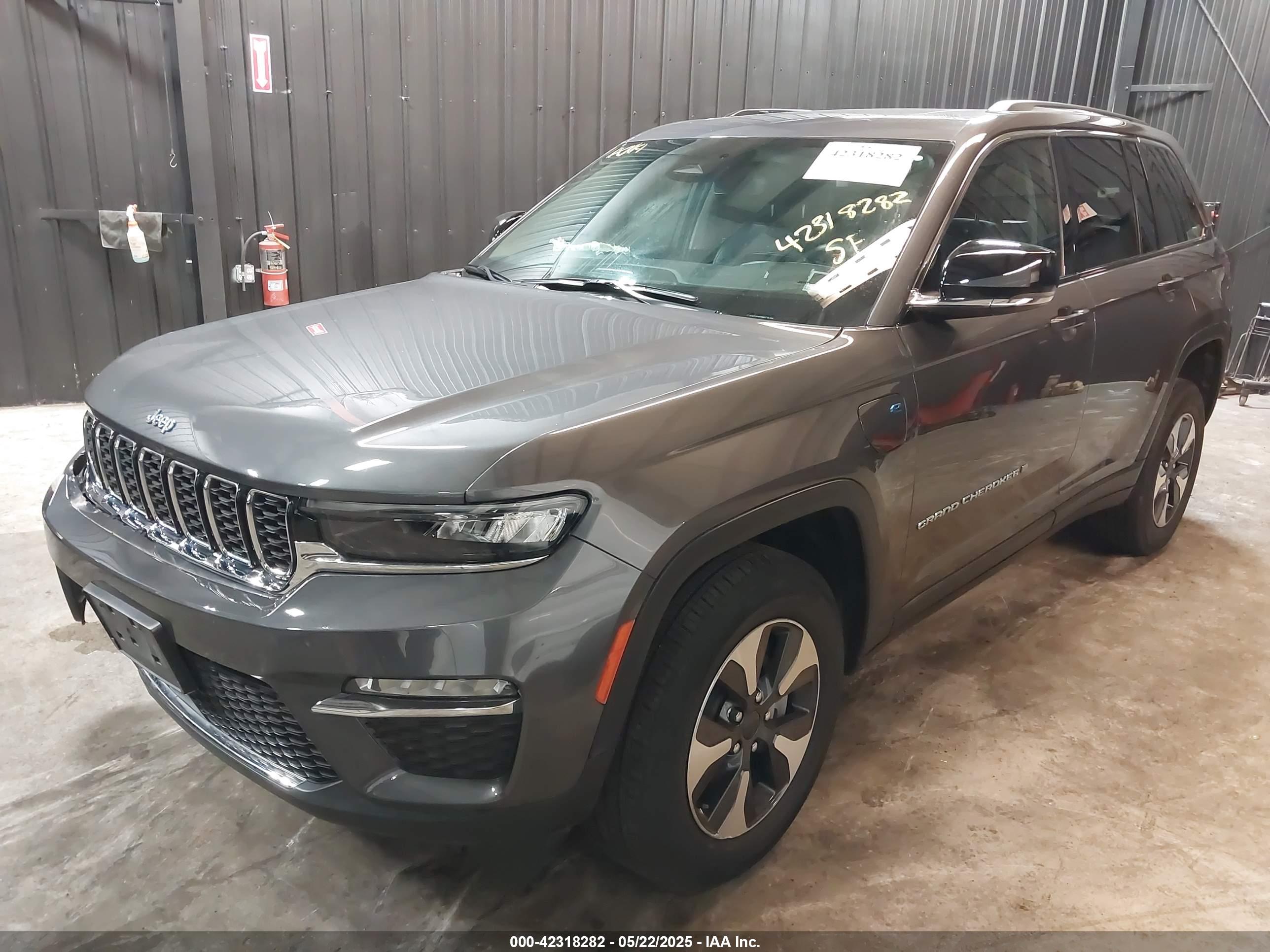JEEP GRAND image 2