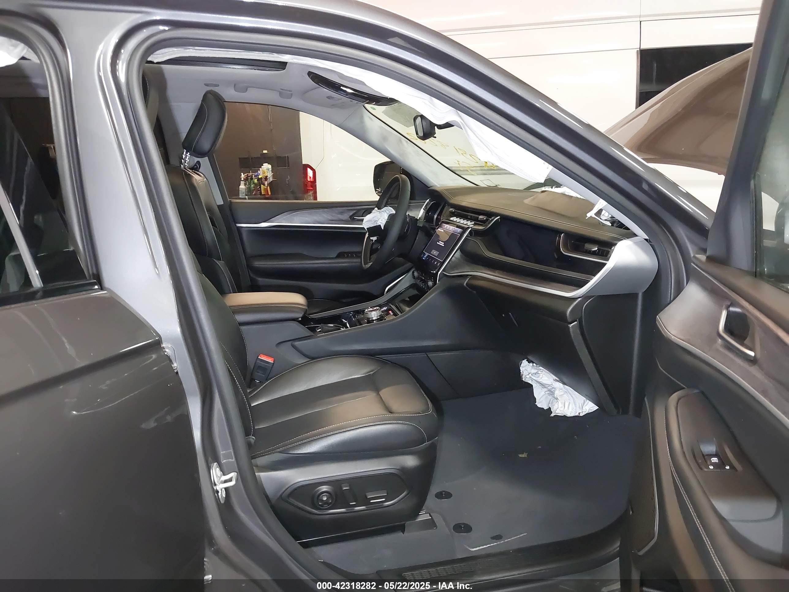 JEEP GRAND image 5