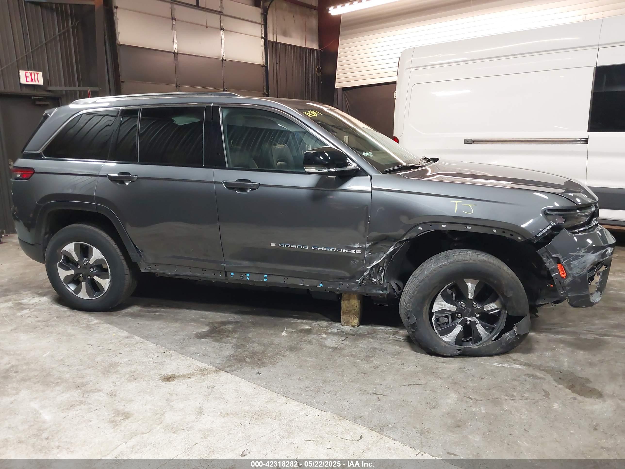 JEEP GRAND image 6