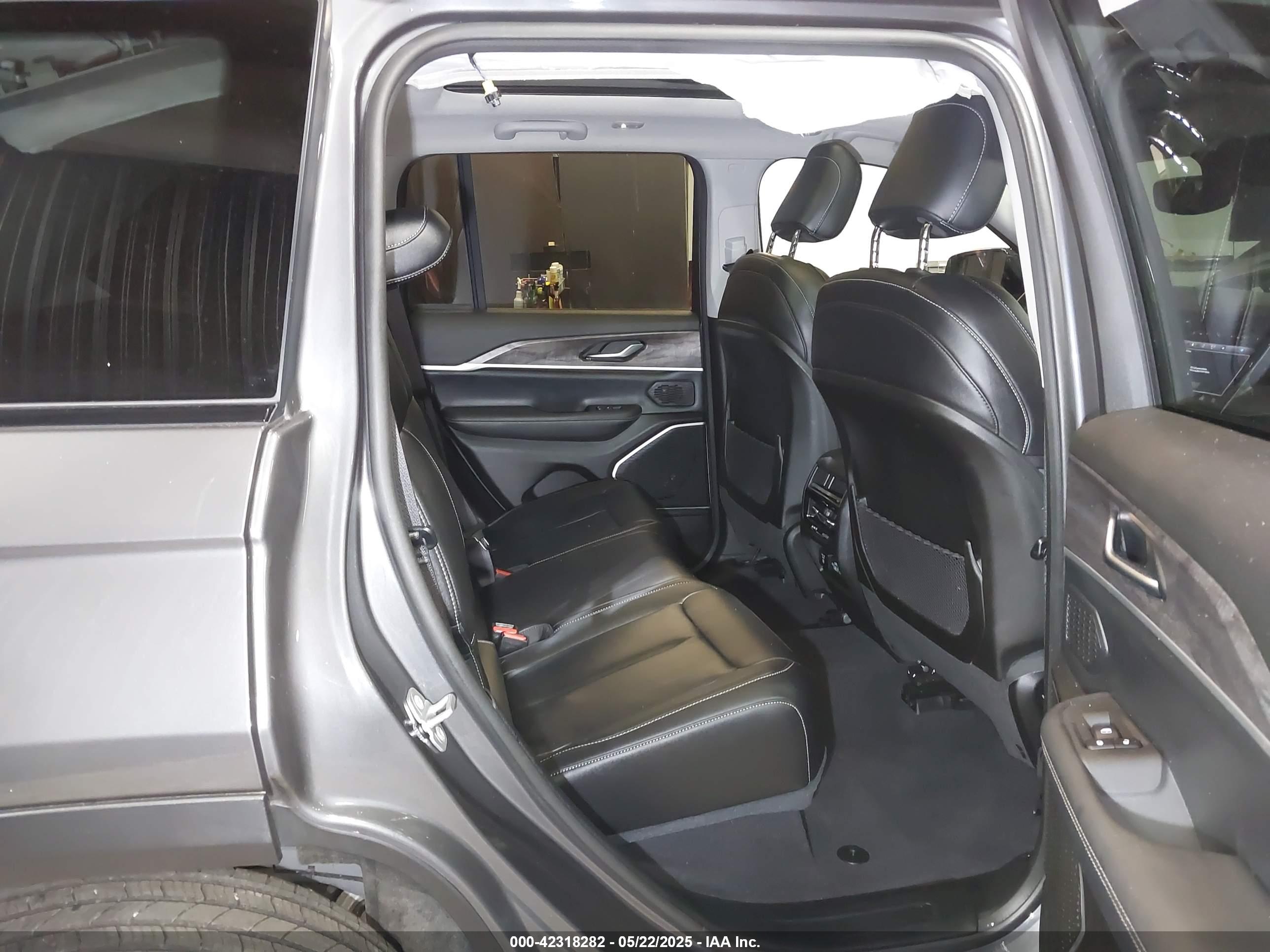 JEEP GRAND image 8