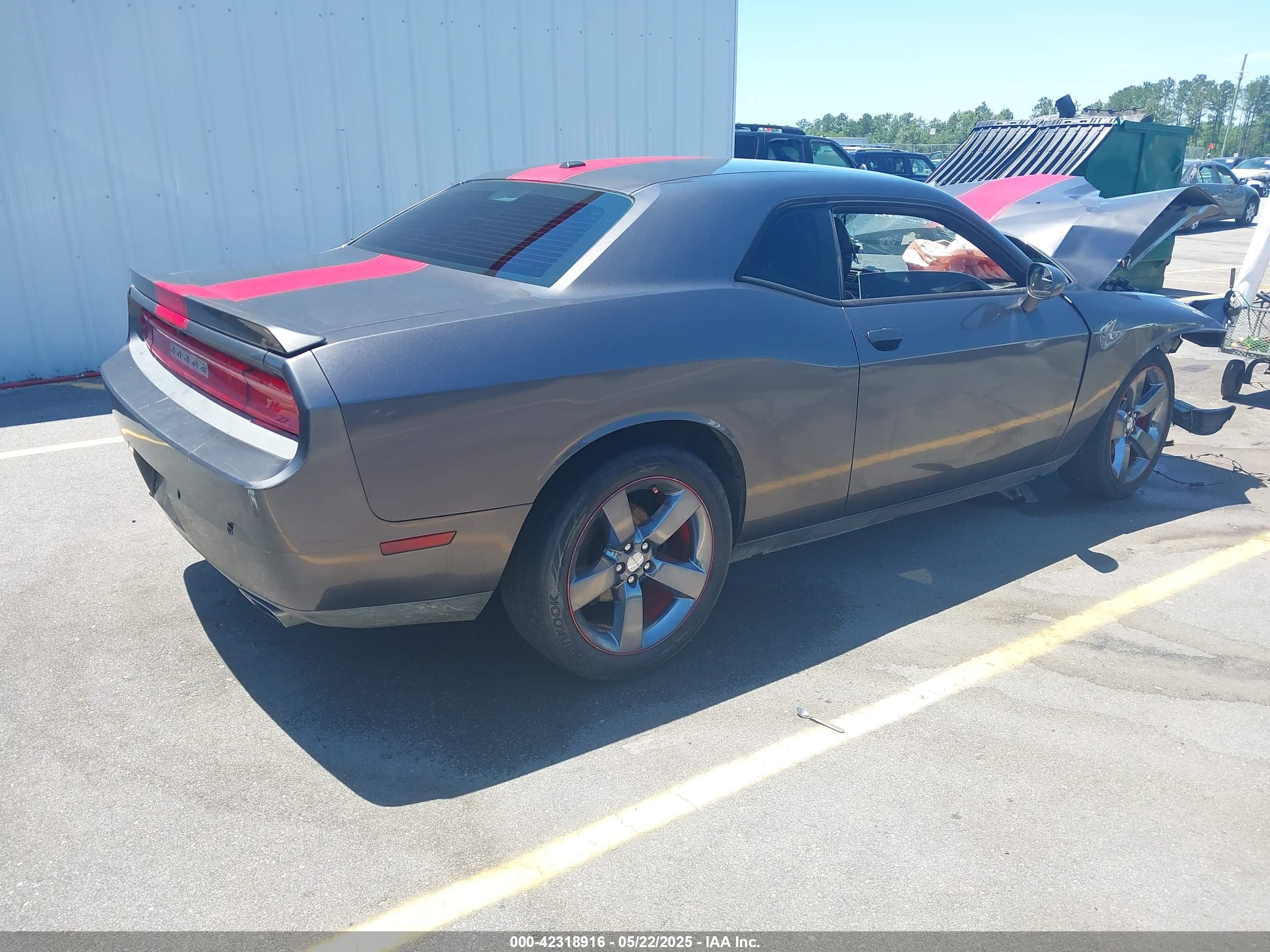DODGE CHALLENGER image 4