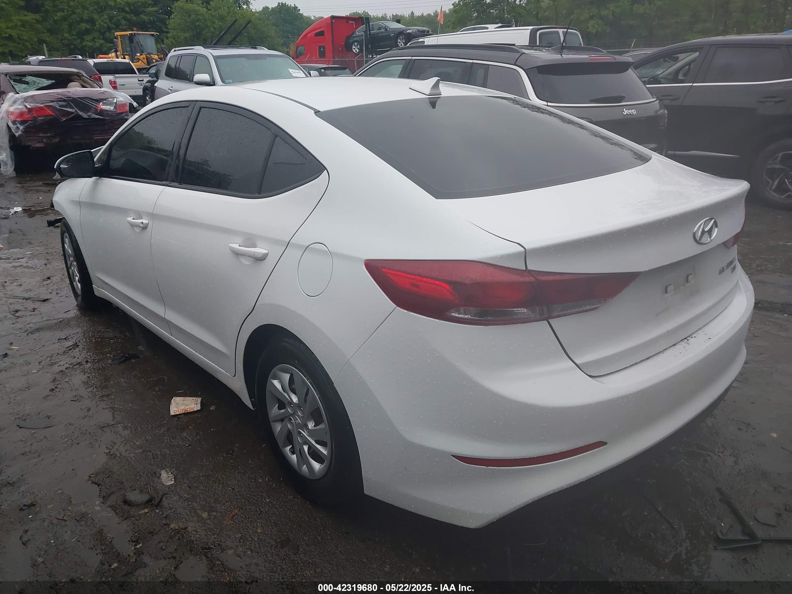 HYUNDAI ELANTRA image 3