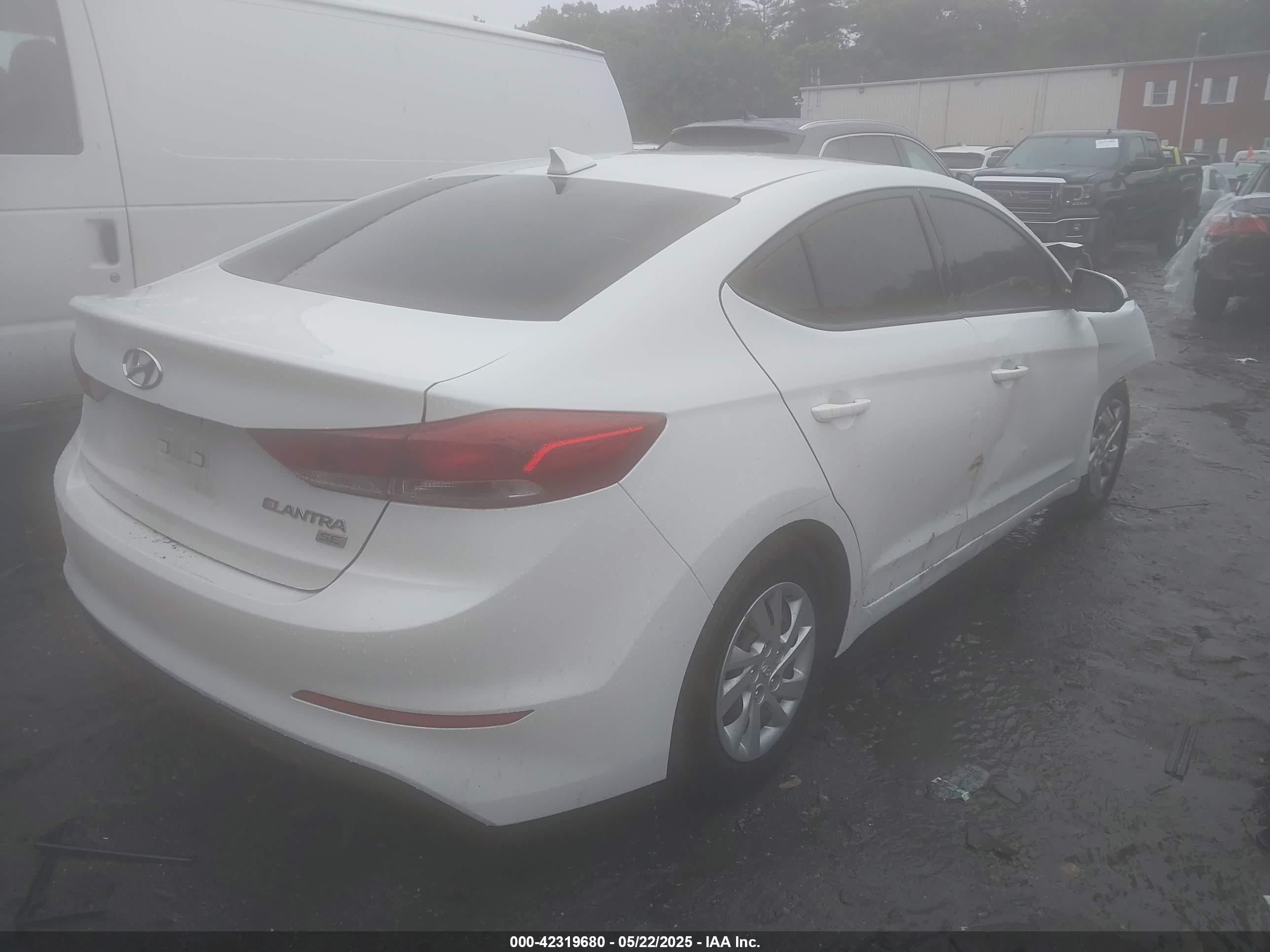 HYUNDAI ELANTRA image 4