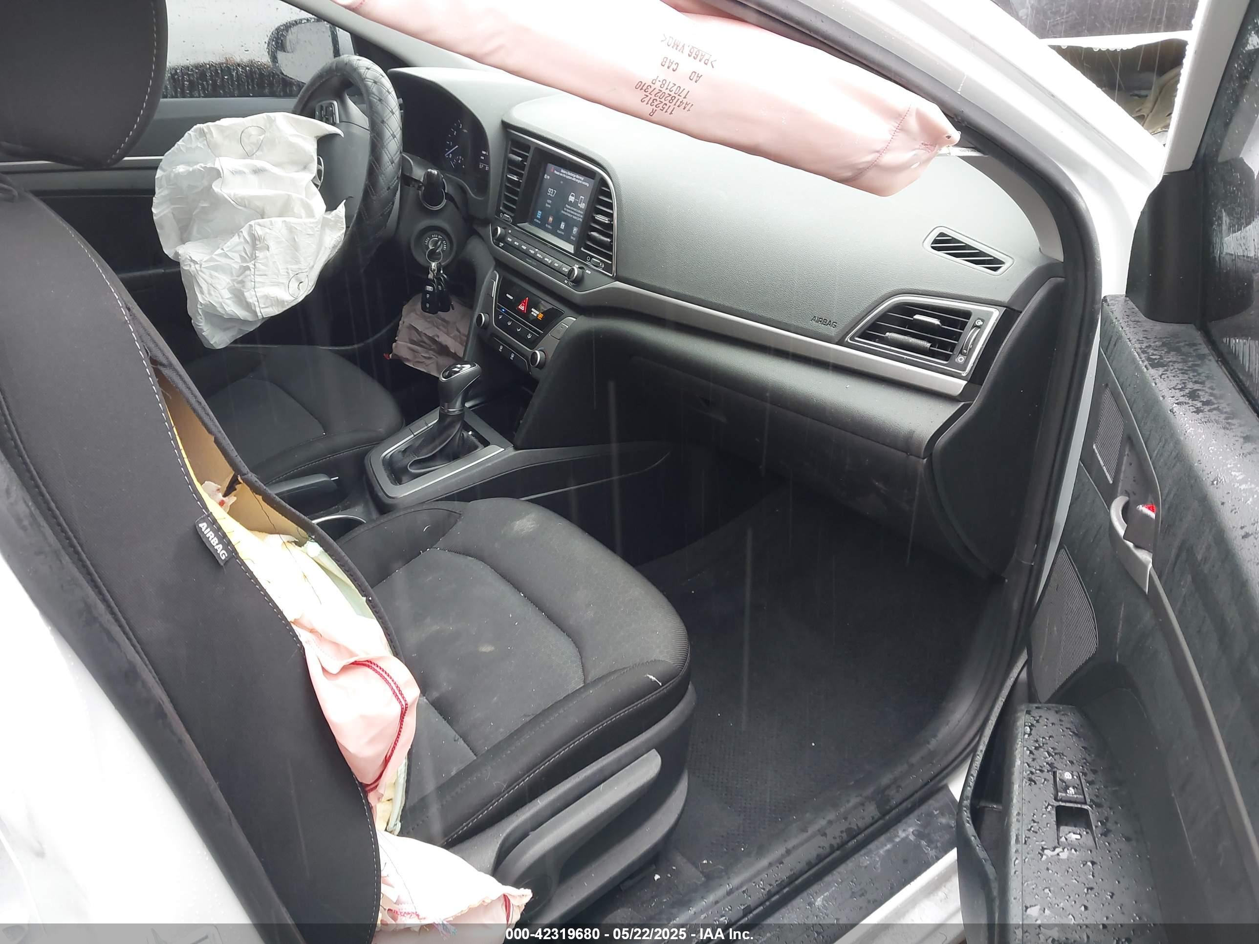 HYUNDAI ELANTRA image 5