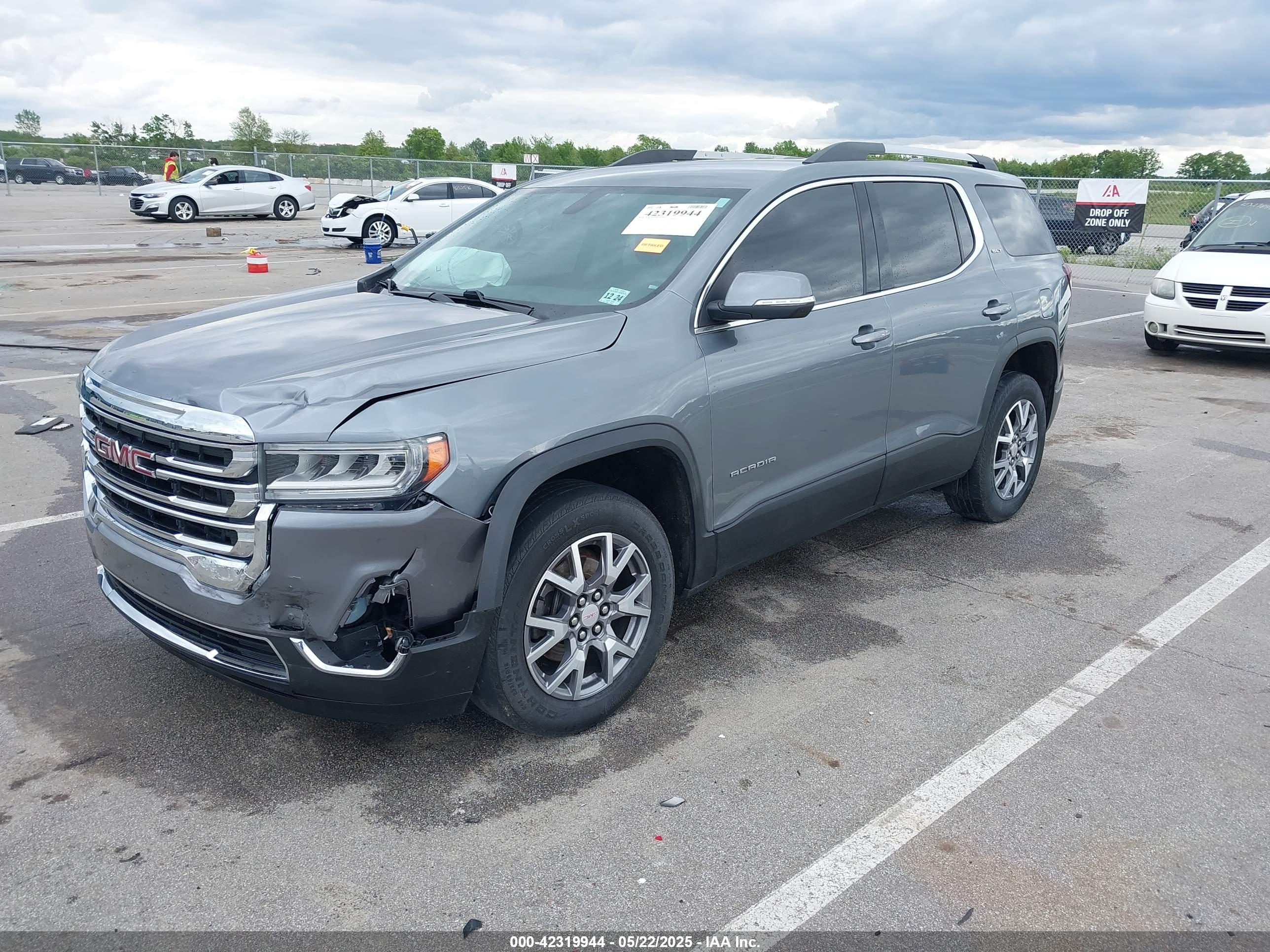 GMC ACADIA image 2
