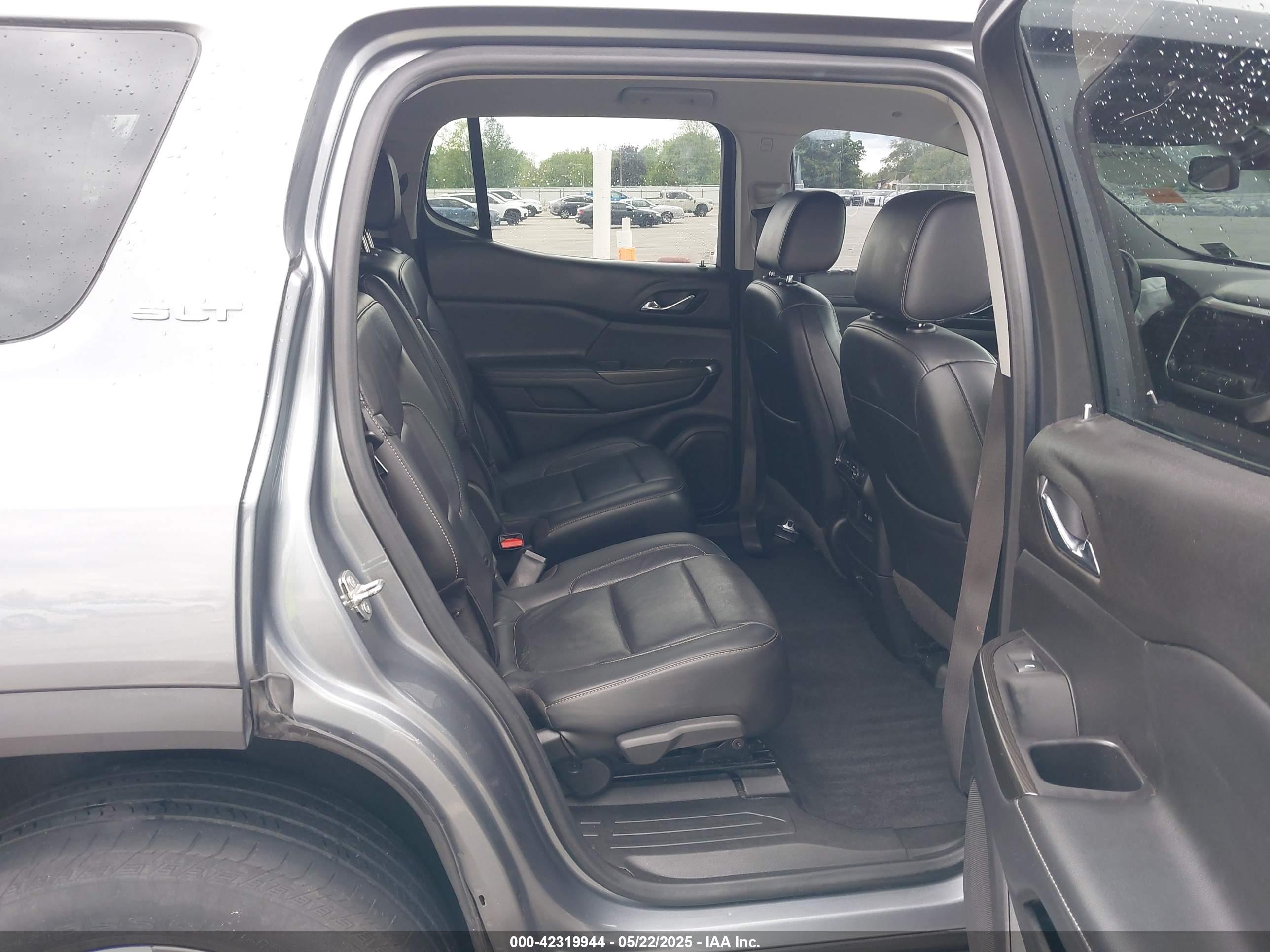 GMC ACADIA image 8