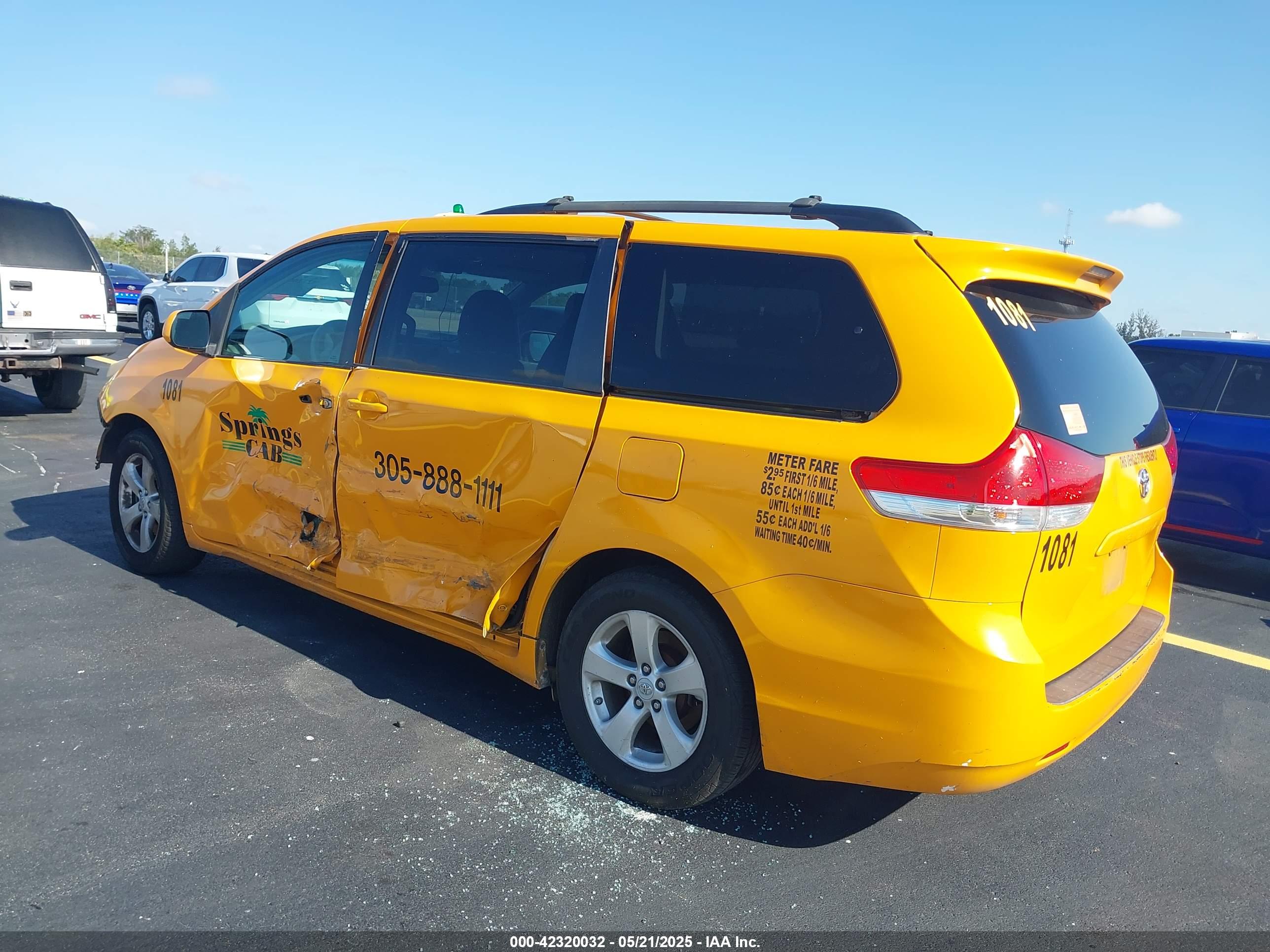 TOYOTA SIENNA image 3