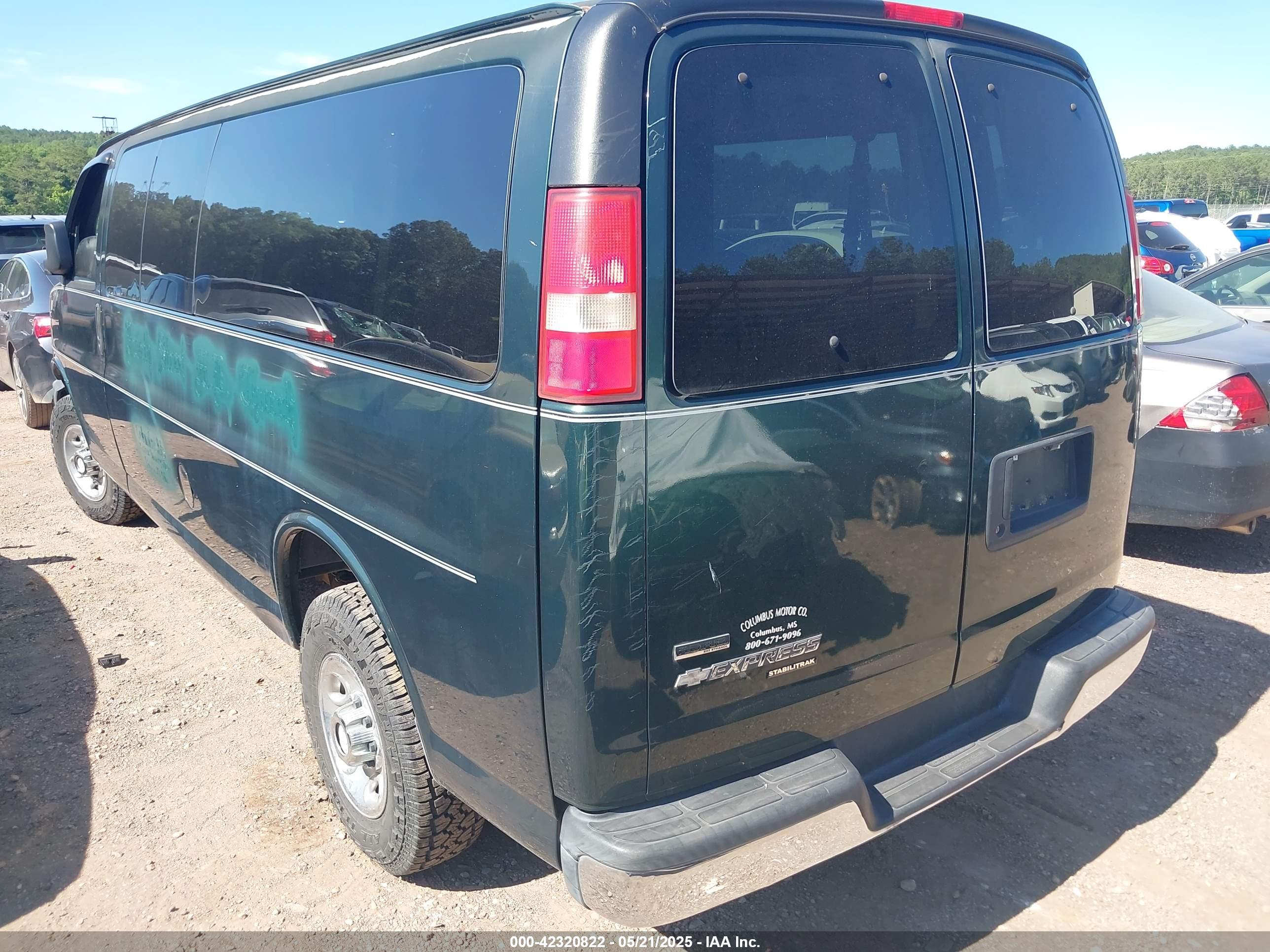 CHEVROLET EXPRESS image 3