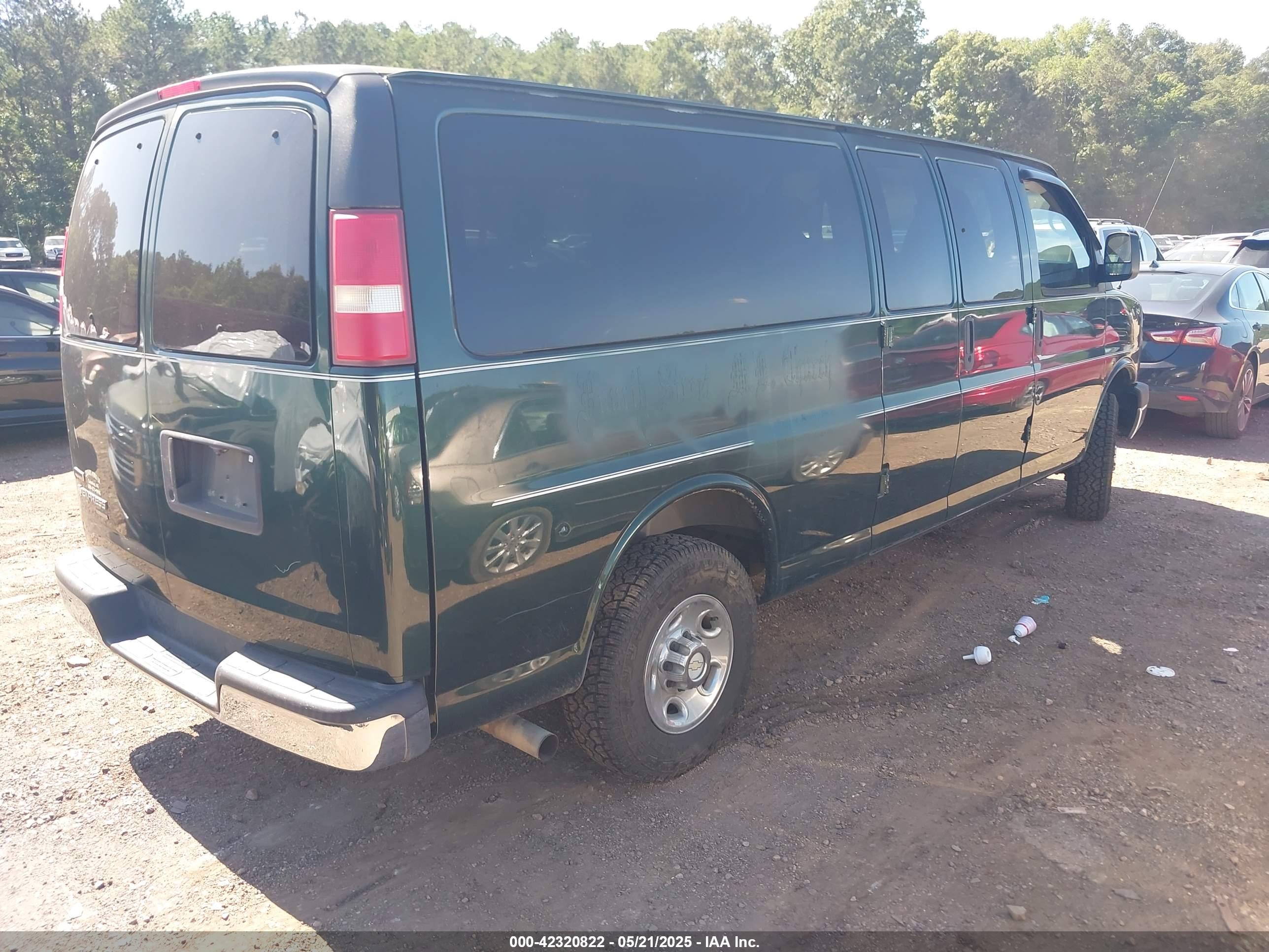 CHEVROLET EXPRESS image 4