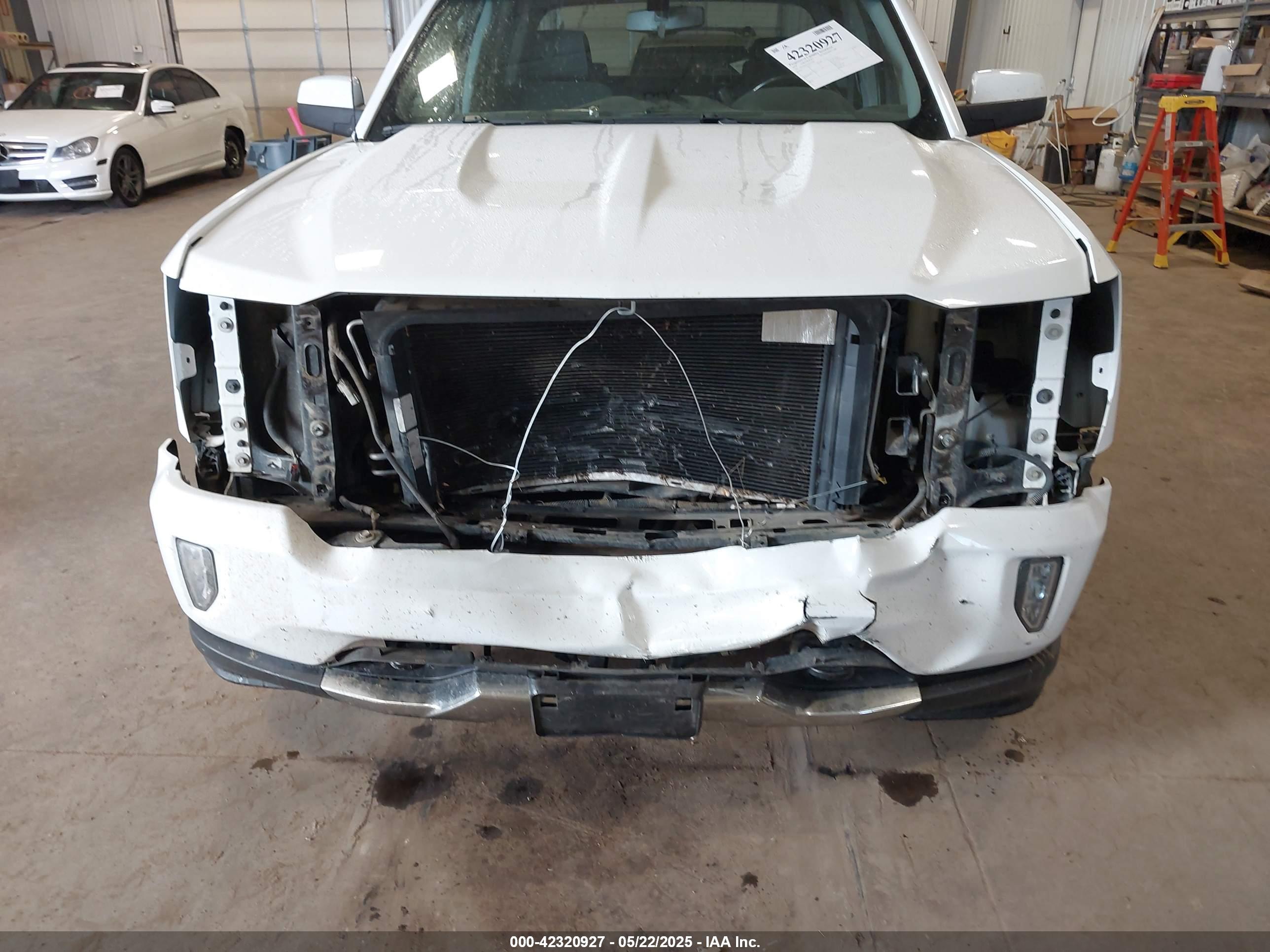 CHEVROLET SILVERADO image 6
