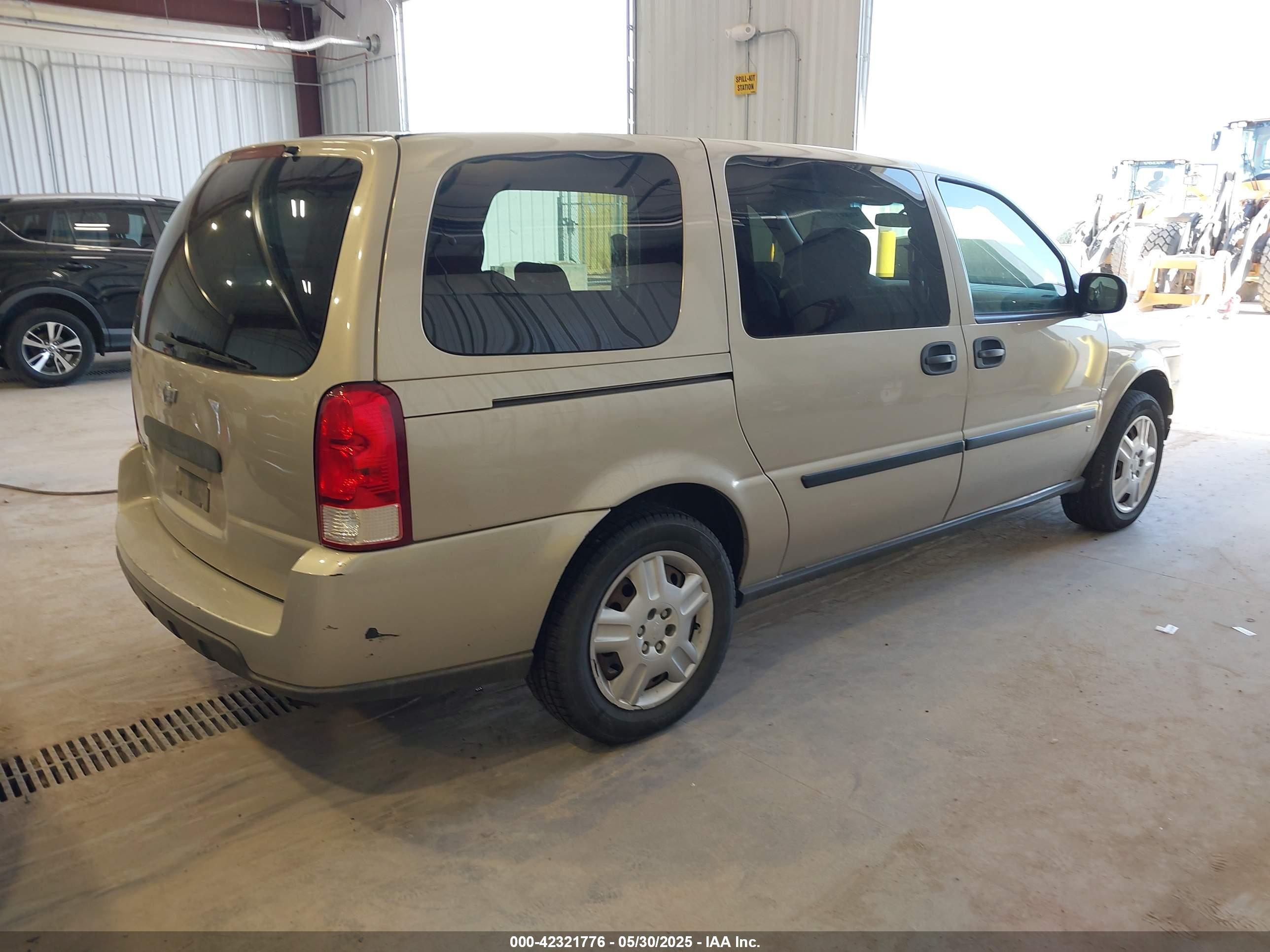 CHEVROLET UPLANDER image 4