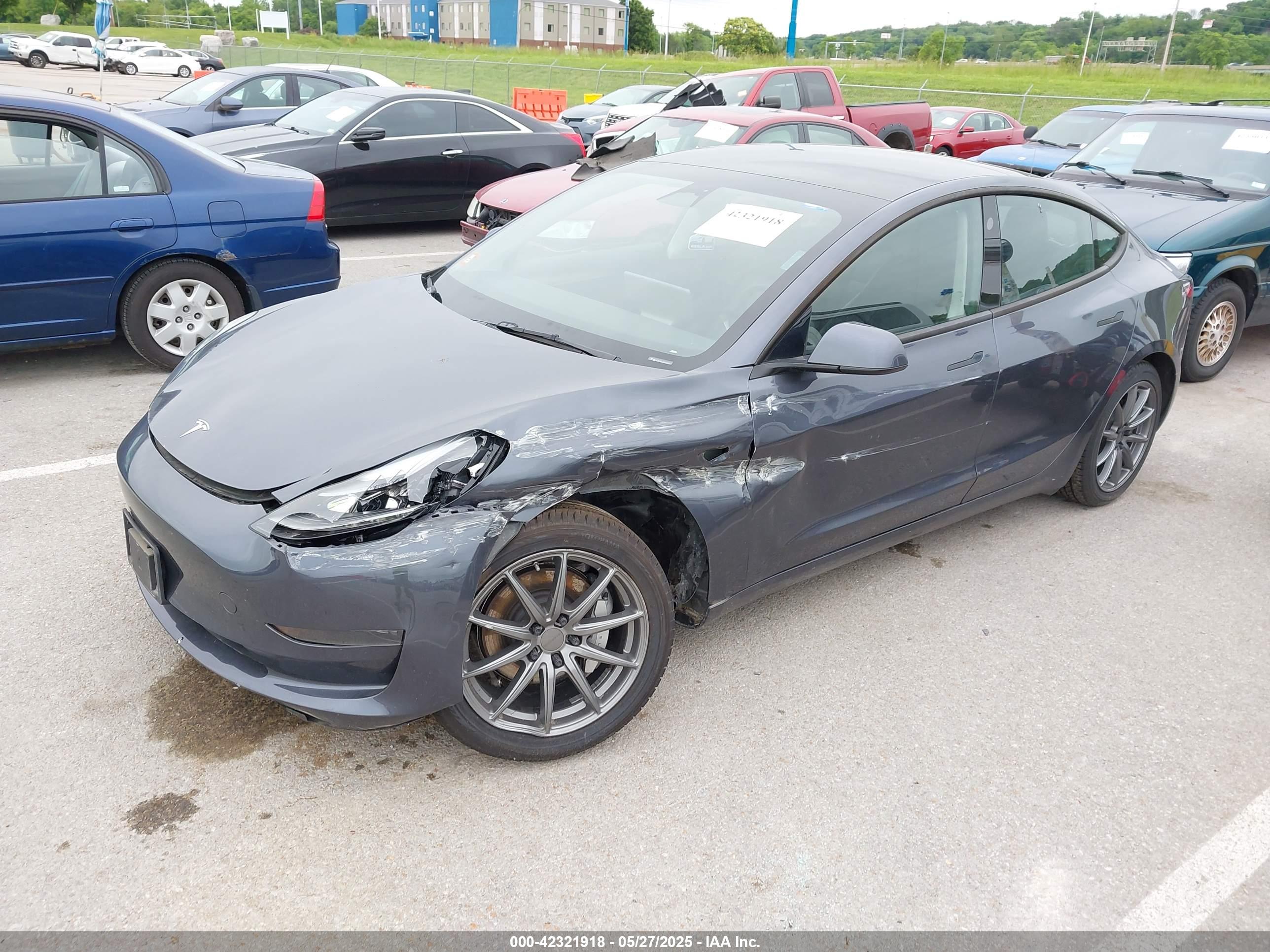TESLA MODEL image 2