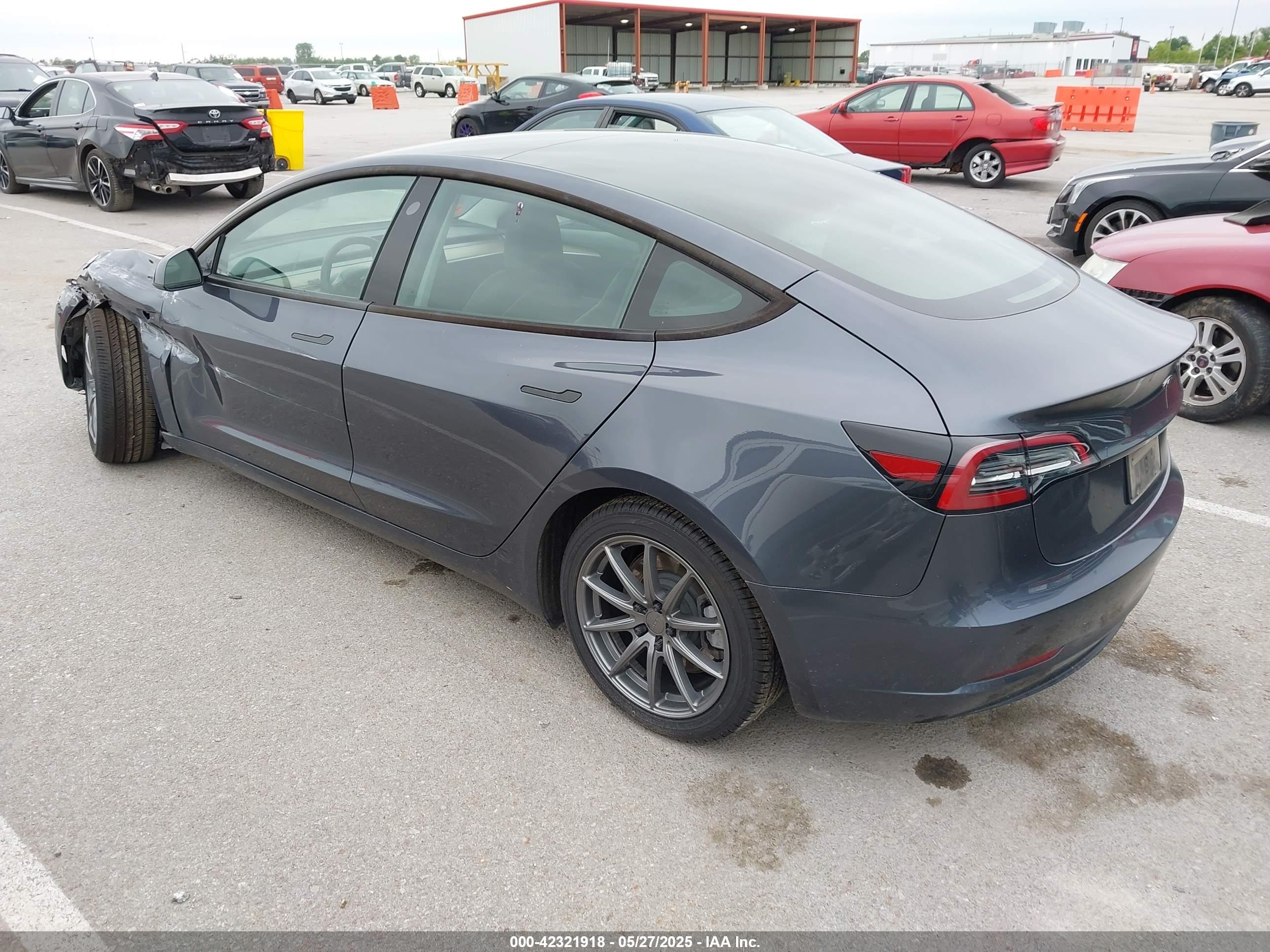 TESLA MODEL image 3