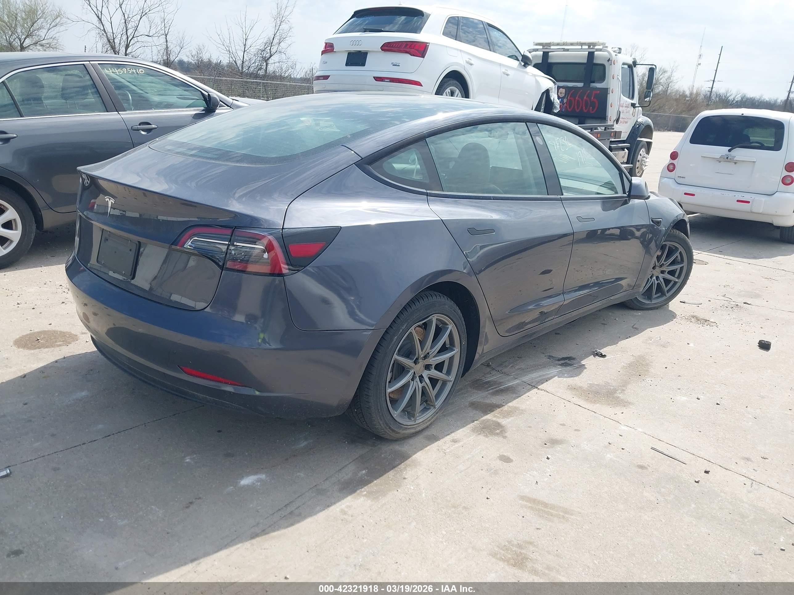 TESLA MODEL image 4