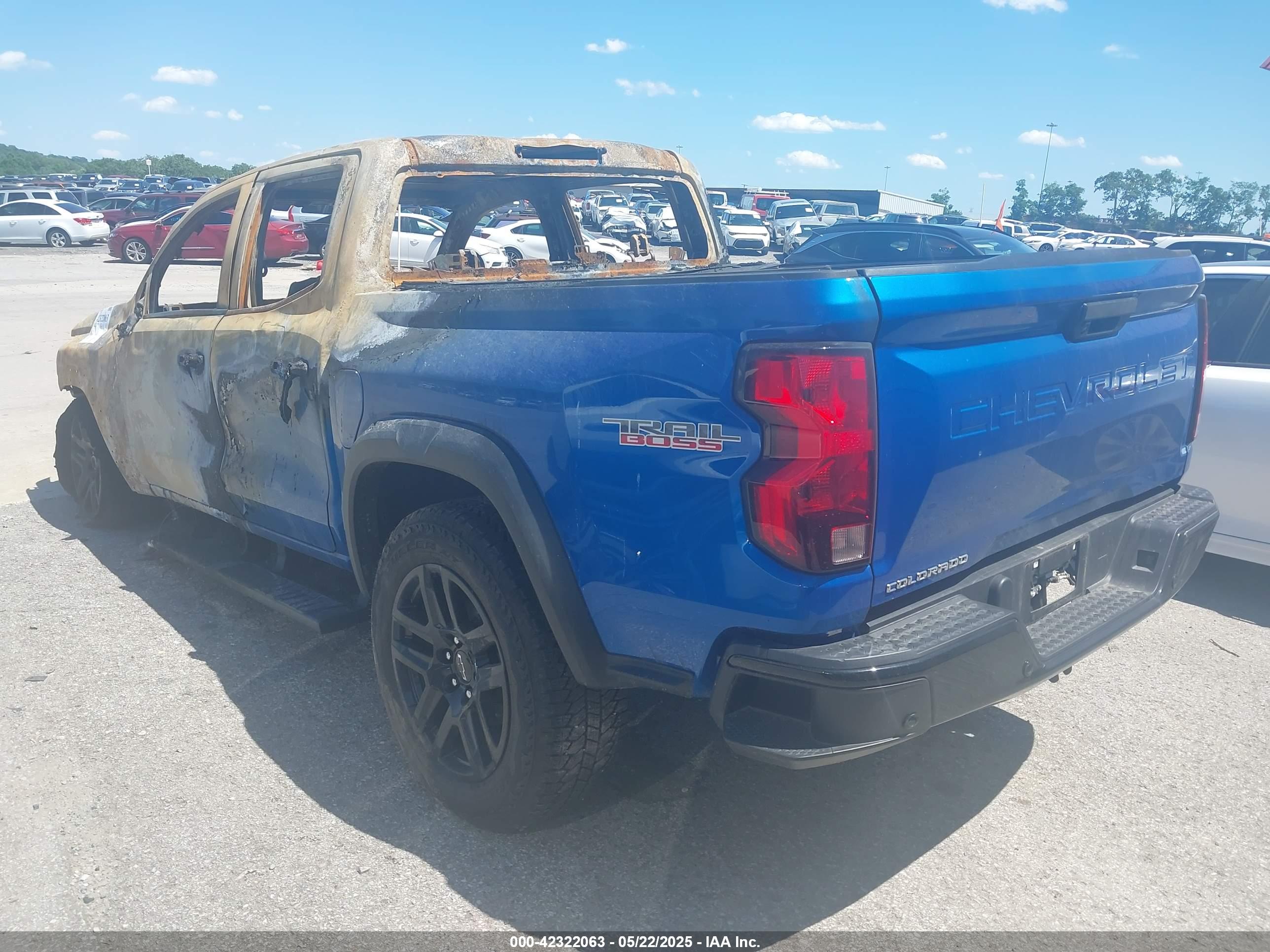 CHEVROLET COLORADO image 3