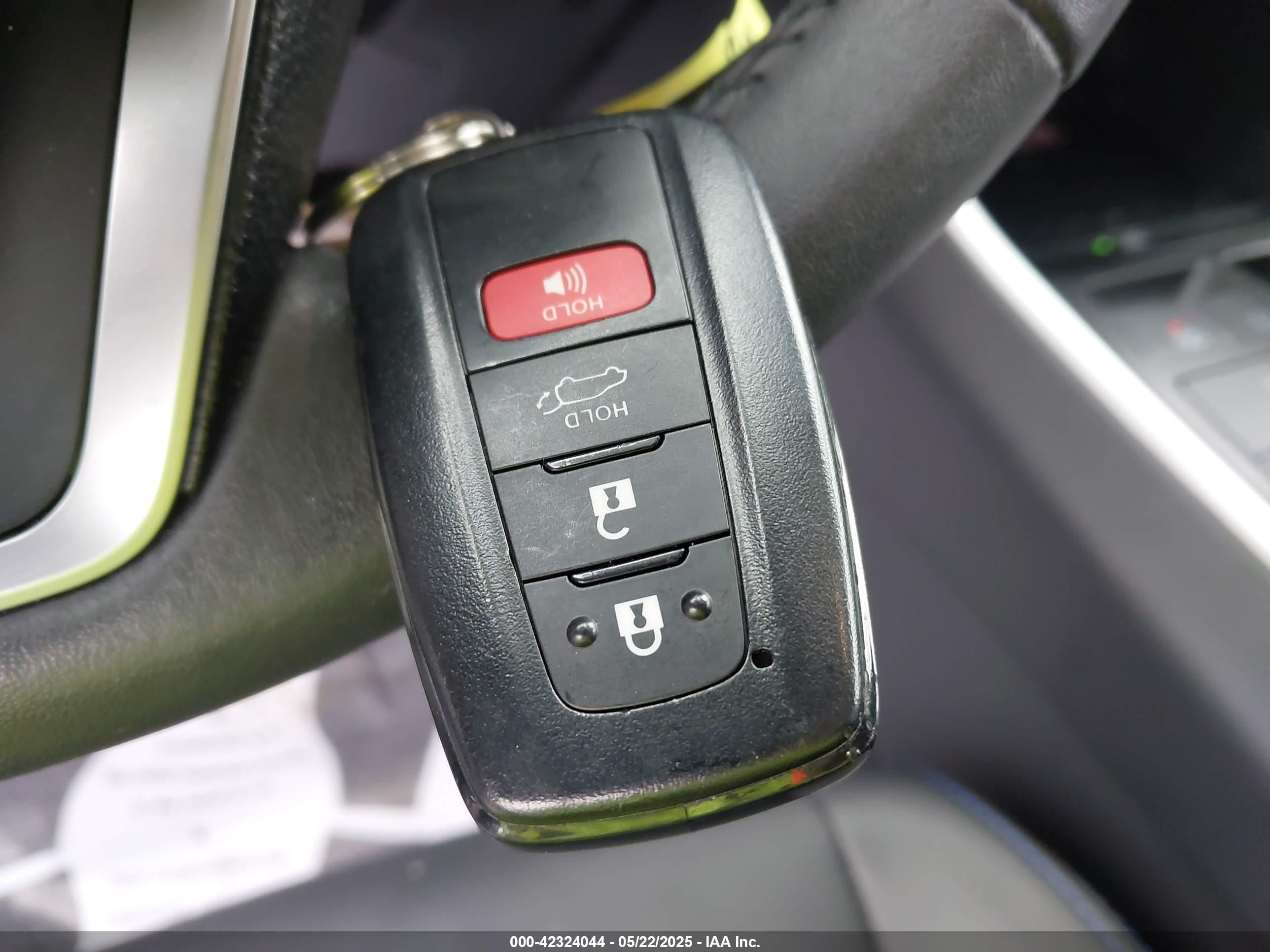 TOYOTA RAV4 image 11