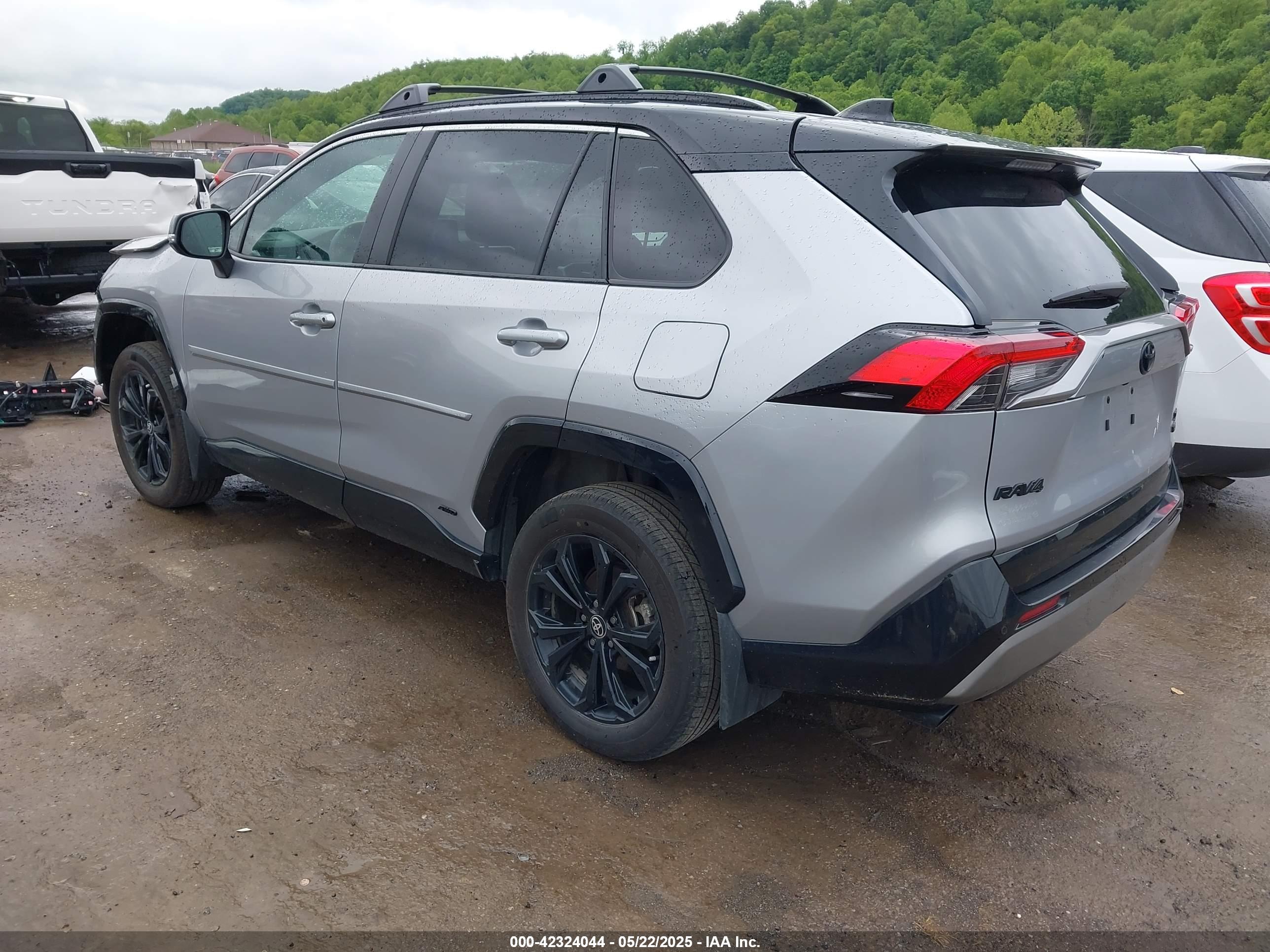 TOYOTA RAV4 image 3