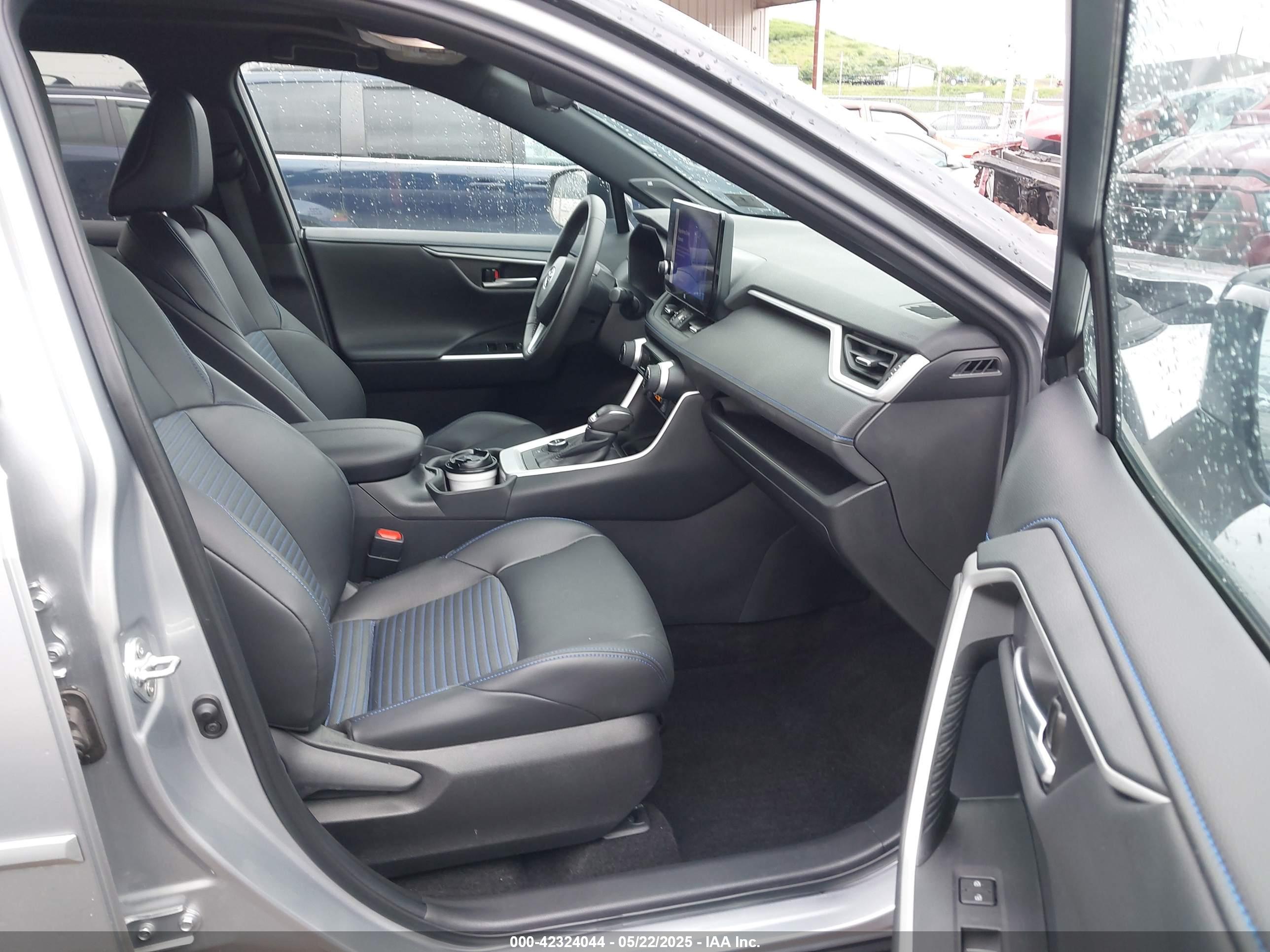 TOYOTA RAV4 image 5