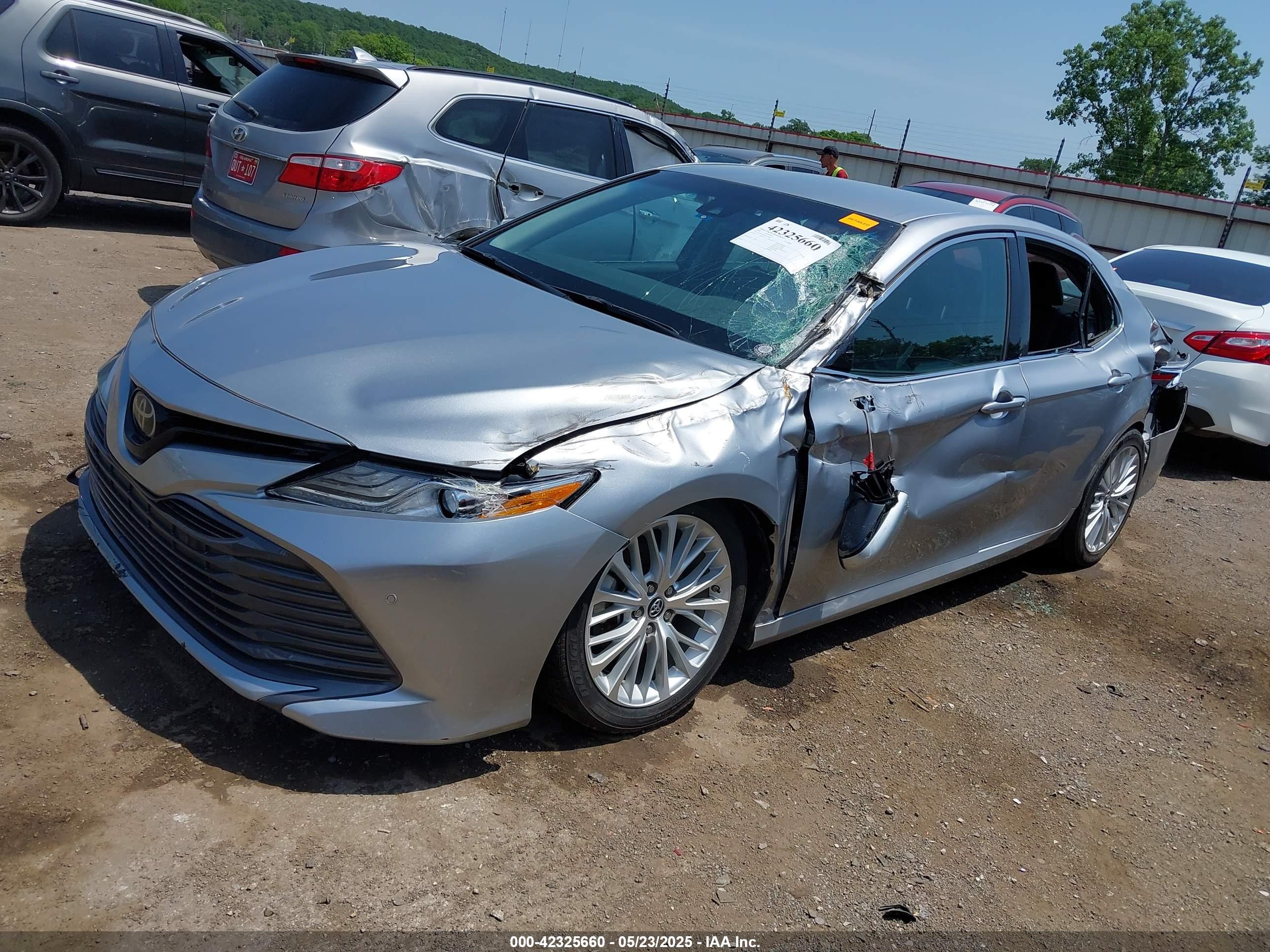TOYOTA CAMRY image 2