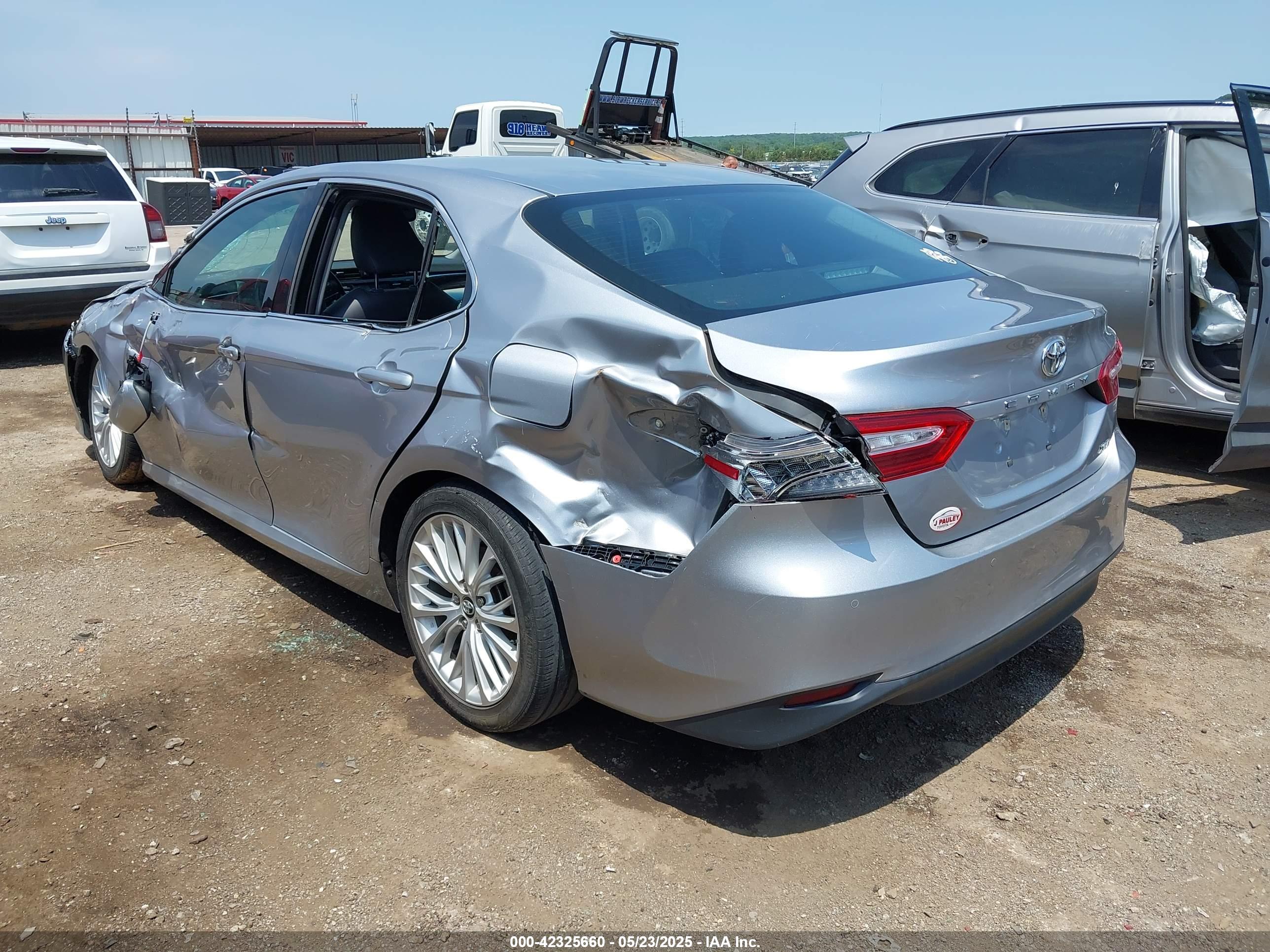 TOYOTA CAMRY image 3
