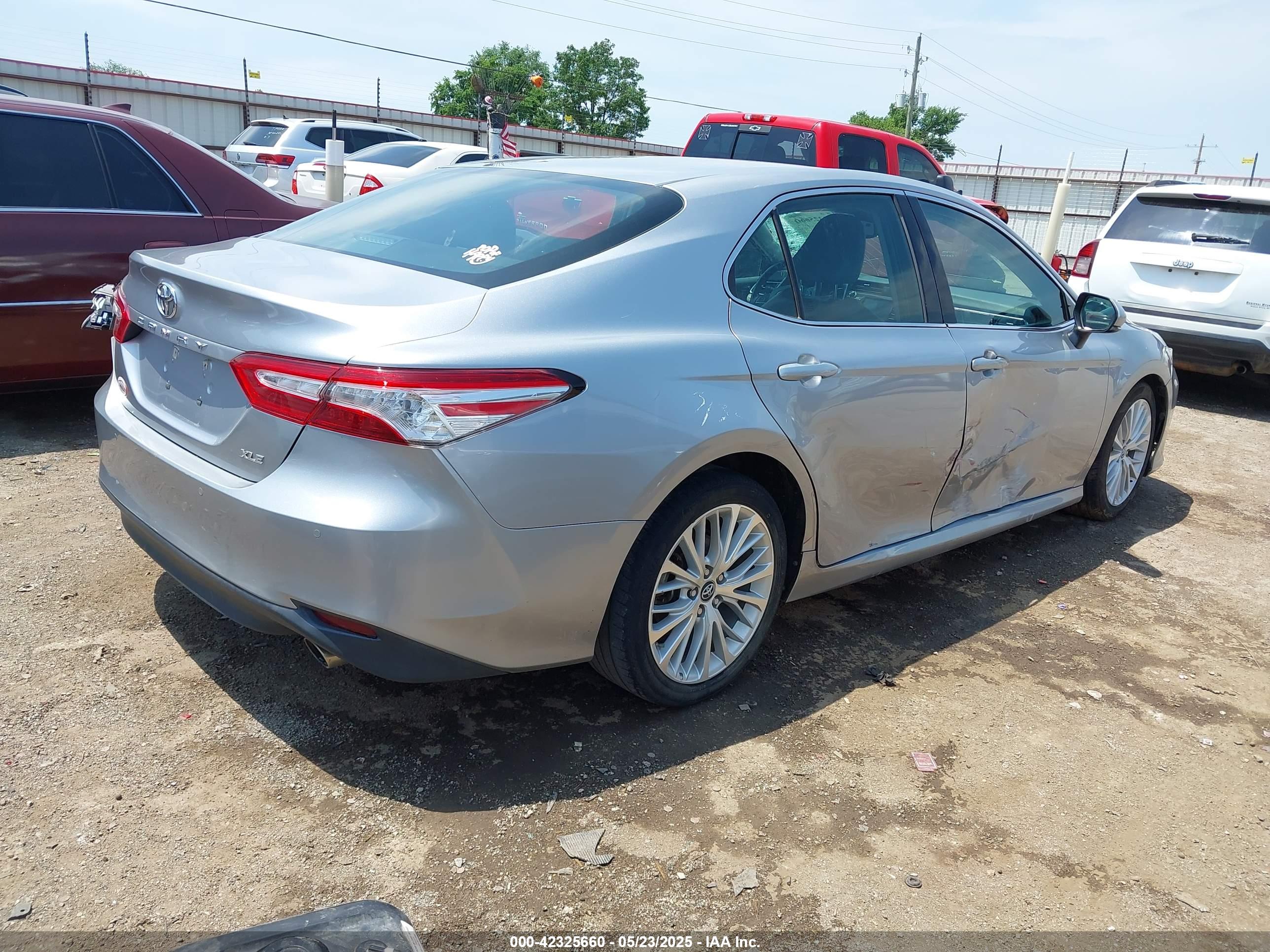 TOYOTA CAMRY image 4