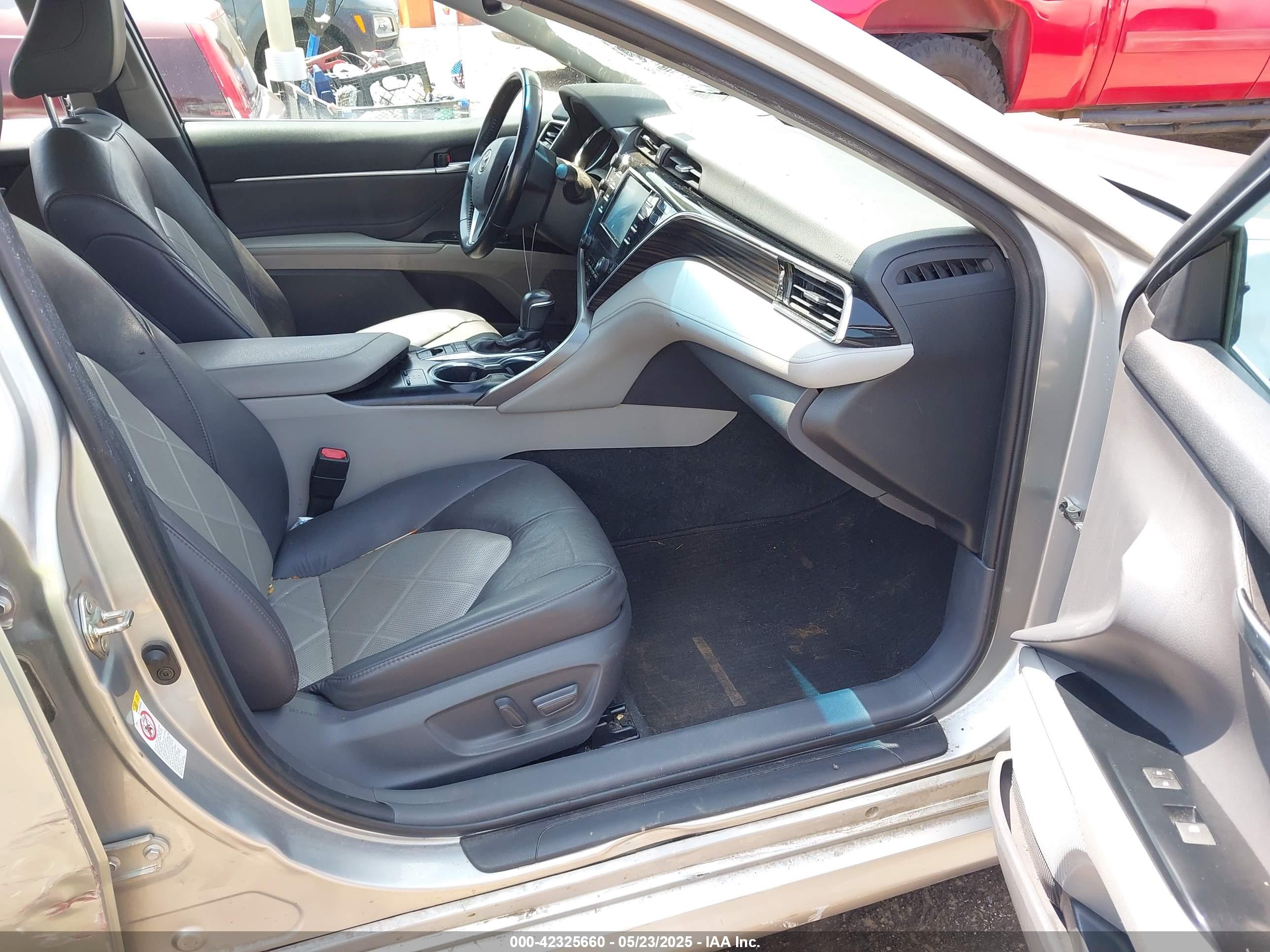 TOYOTA CAMRY image 5
