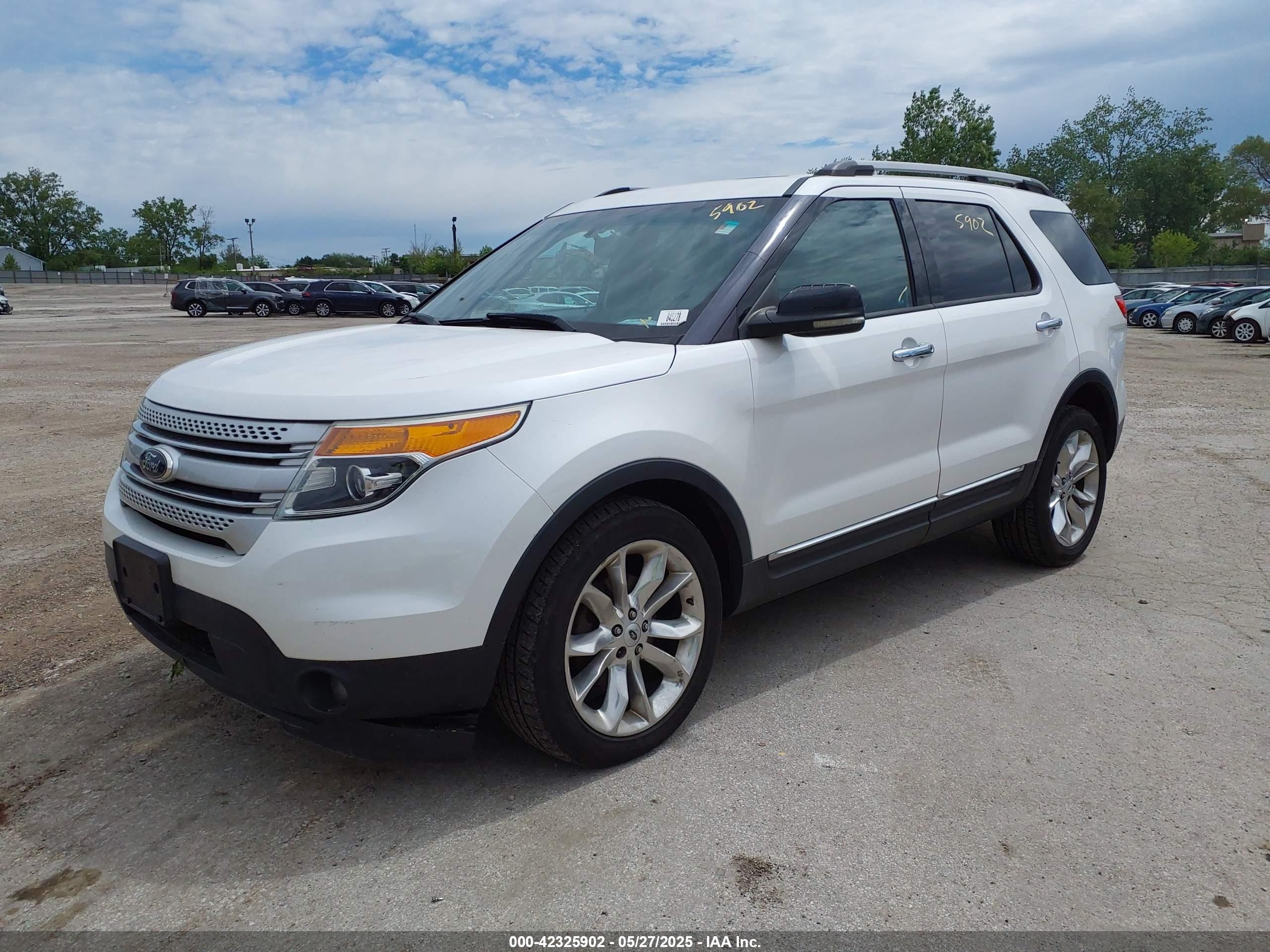 FORD EXPLORER image 2