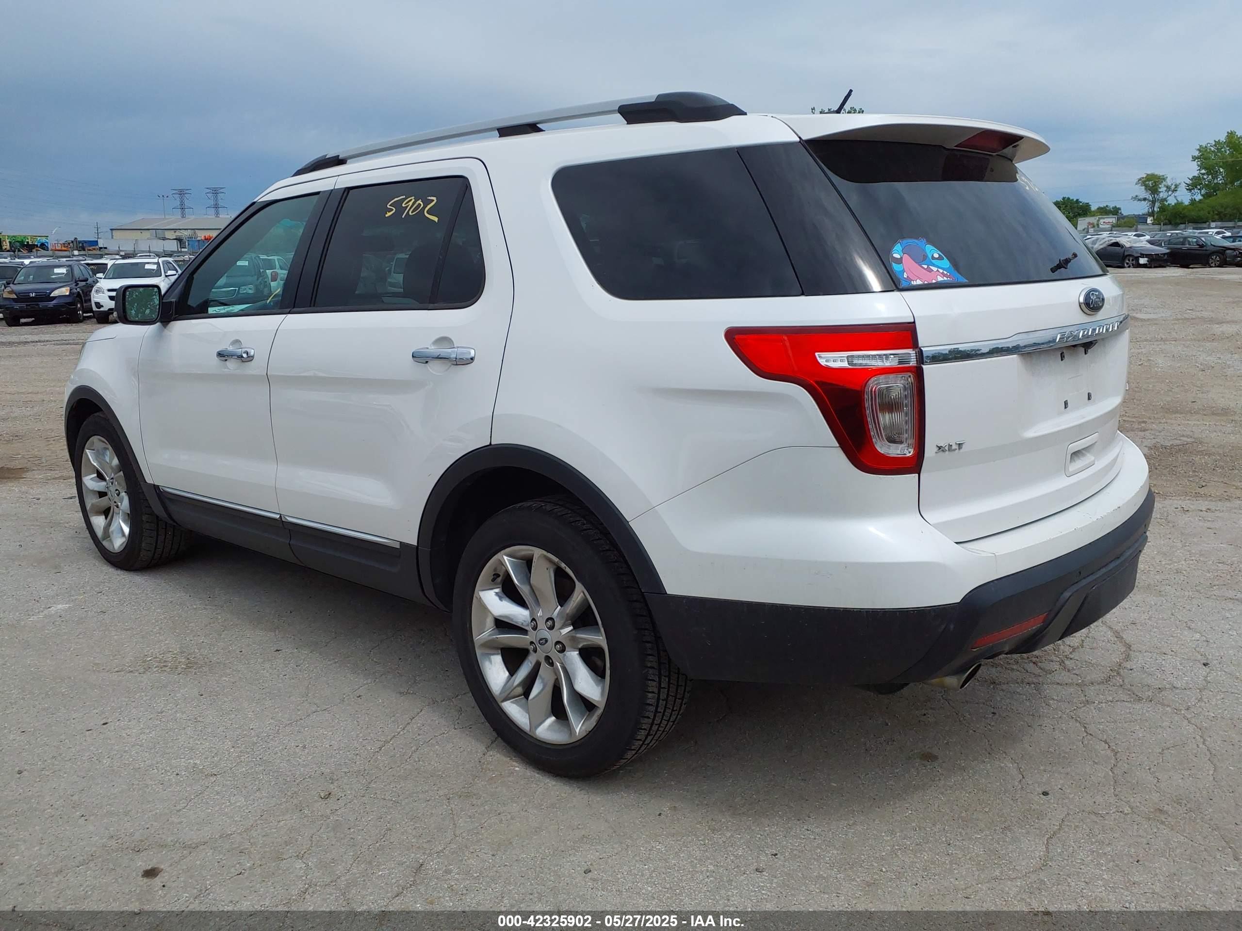 FORD EXPLORER image 3
