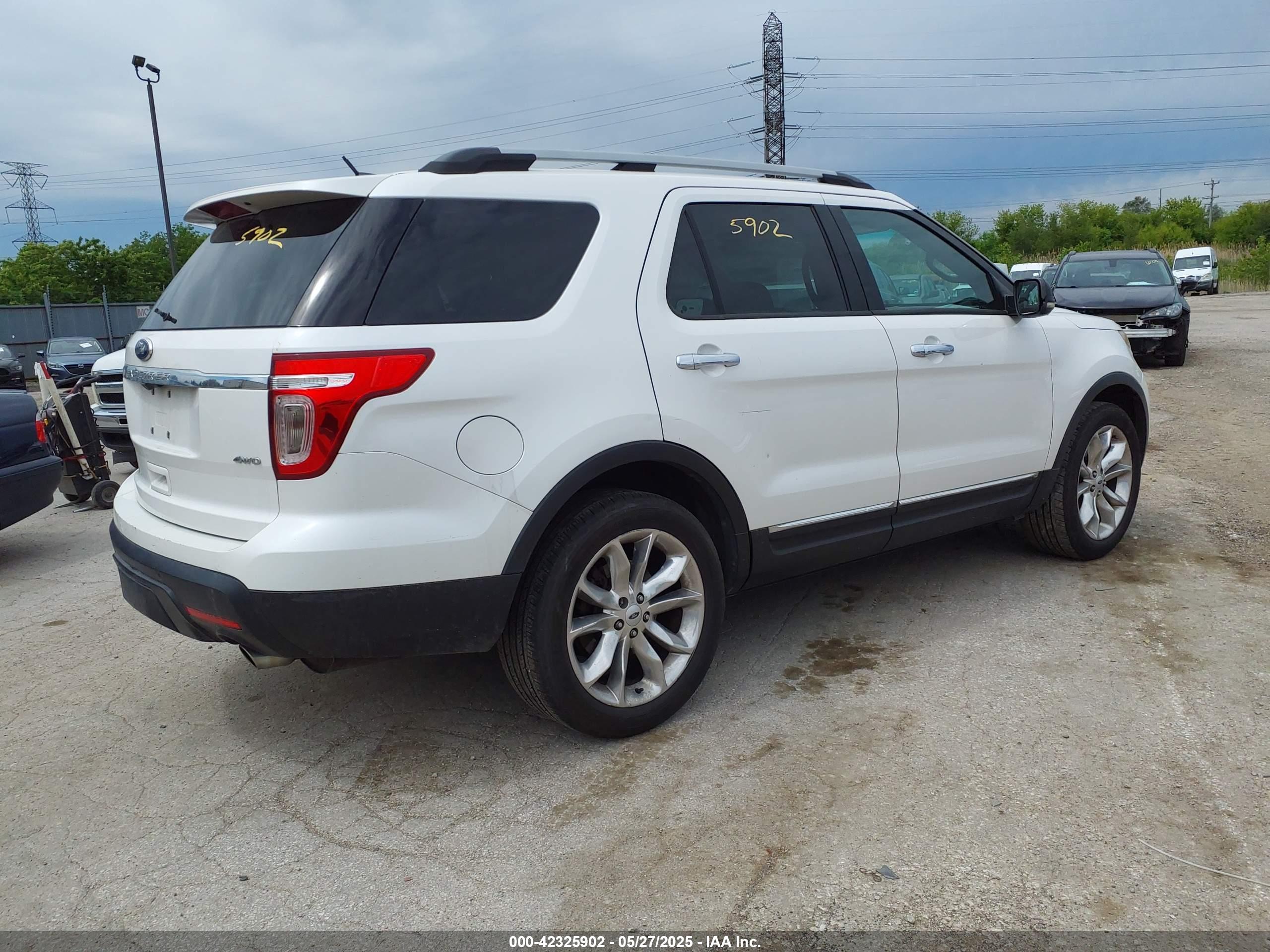 FORD EXPLORER image 4