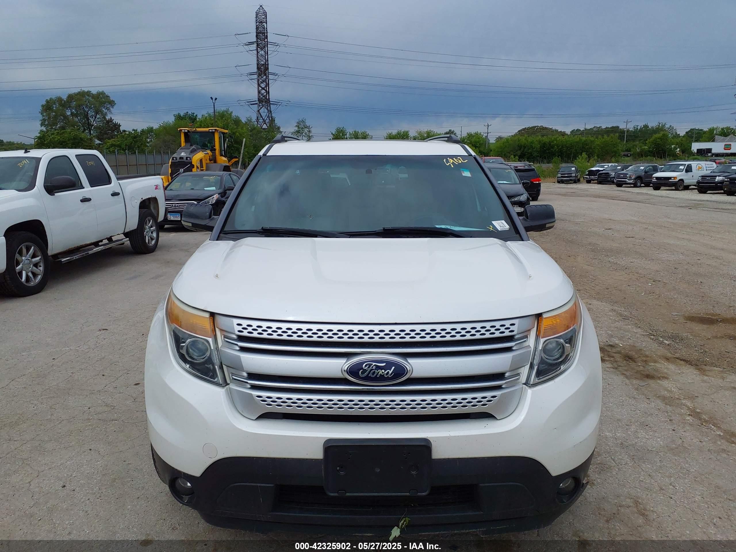 FORD EXPLORER image 6