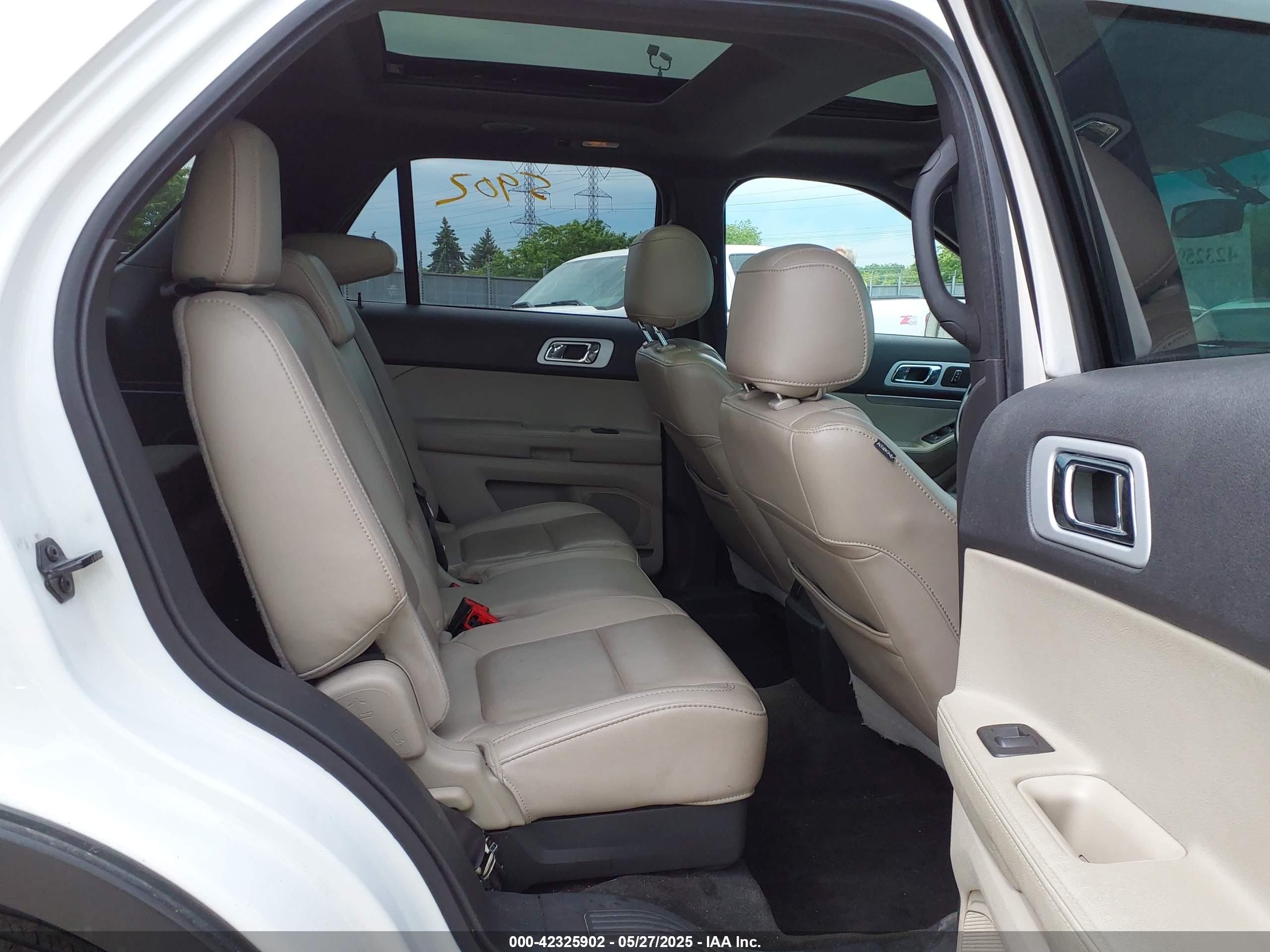 FORD EXPLORER image 8