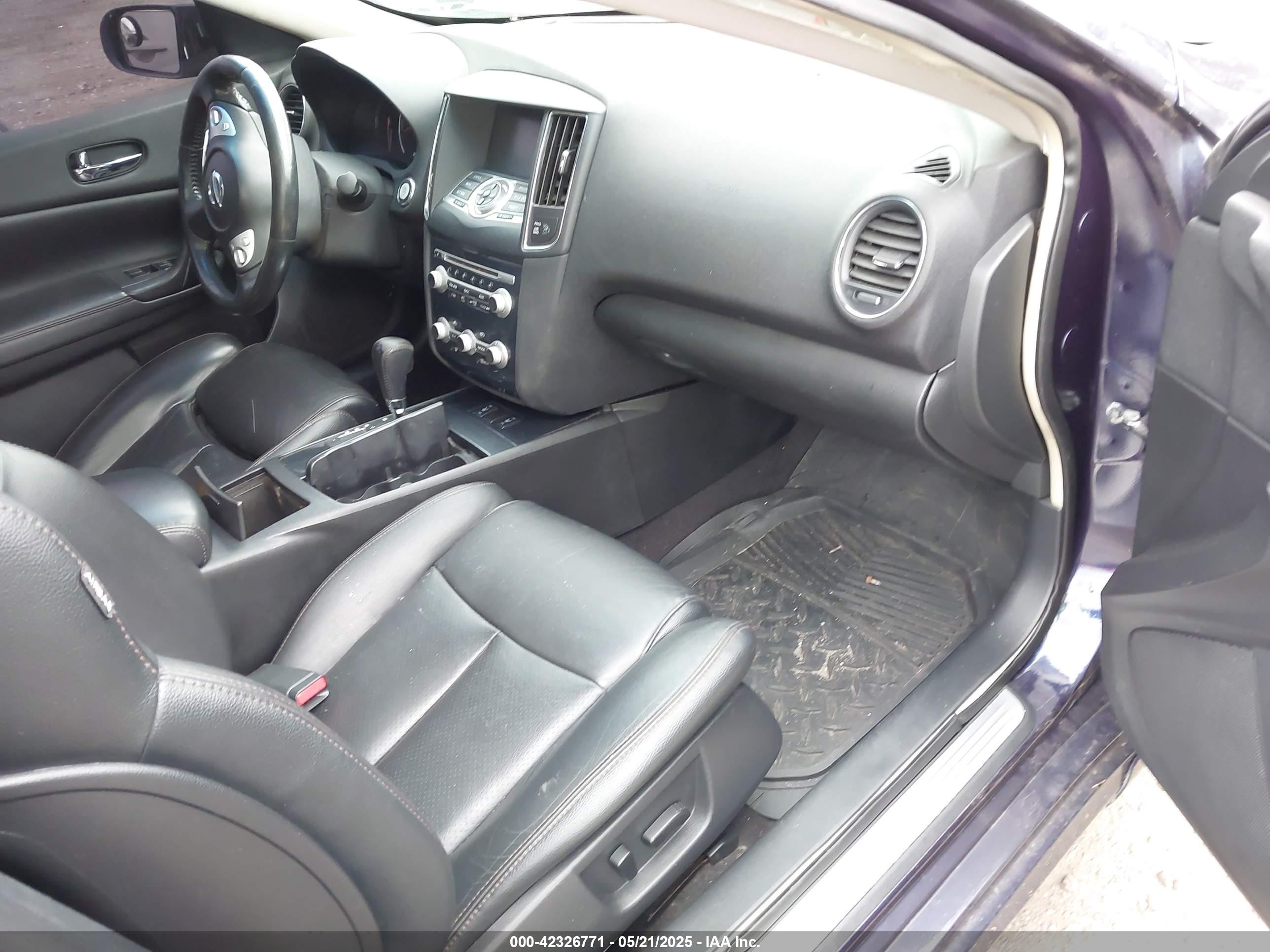 NISSAN MAXIMA image 5