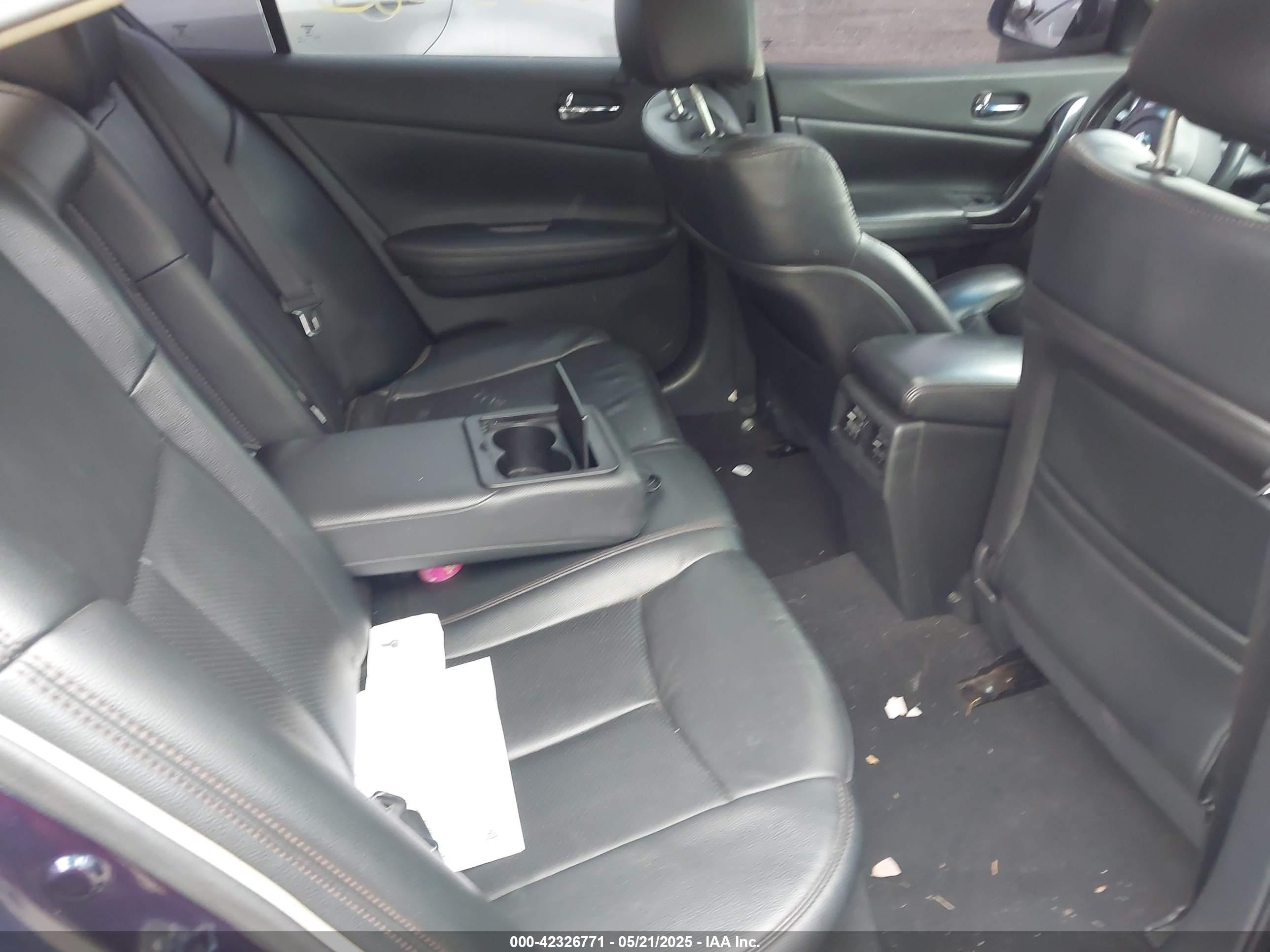 NISSAN MAXIMA image 8