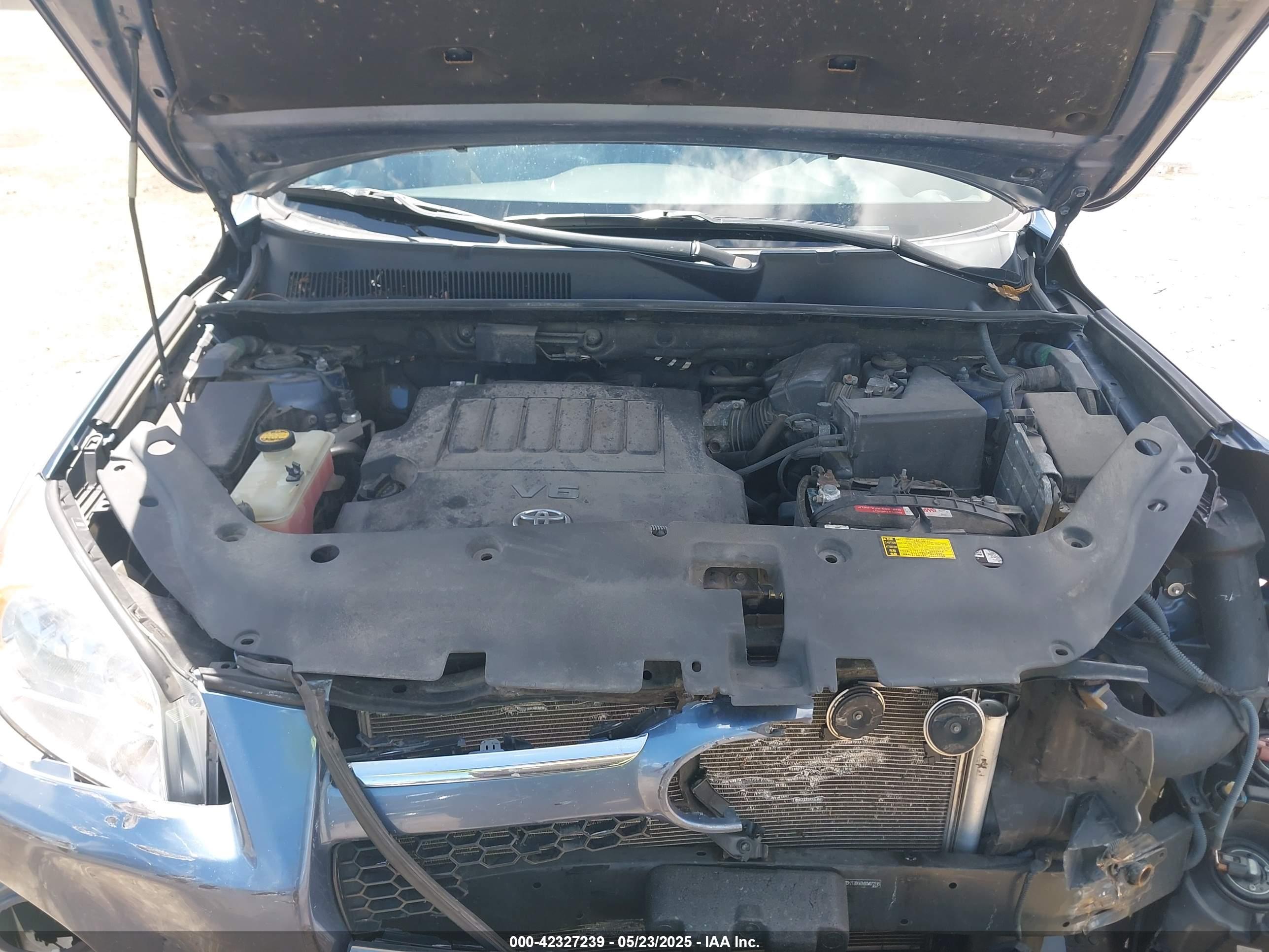 TOYOTA RAV4 image 10