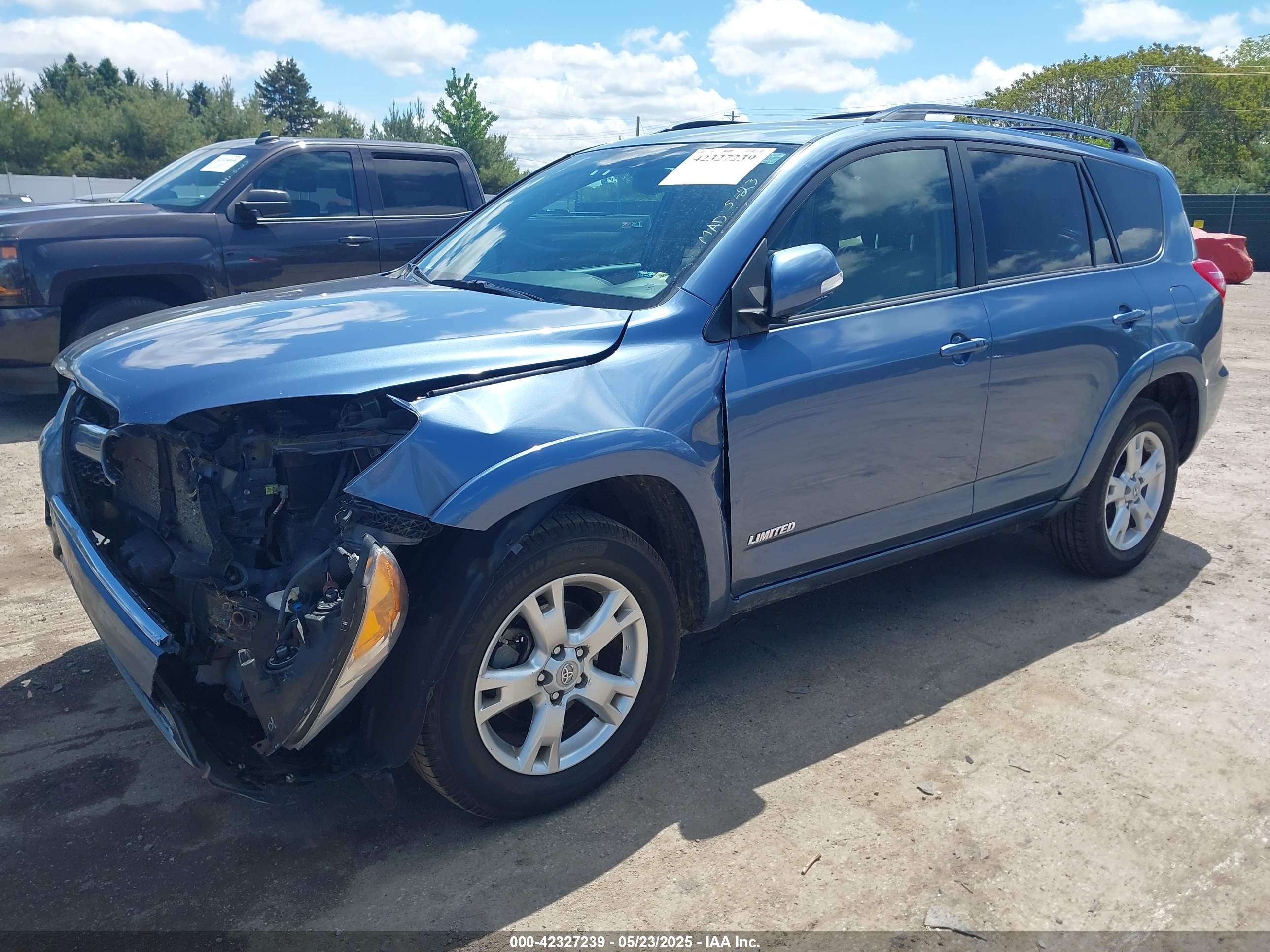TOYOTA RAV4 image 2