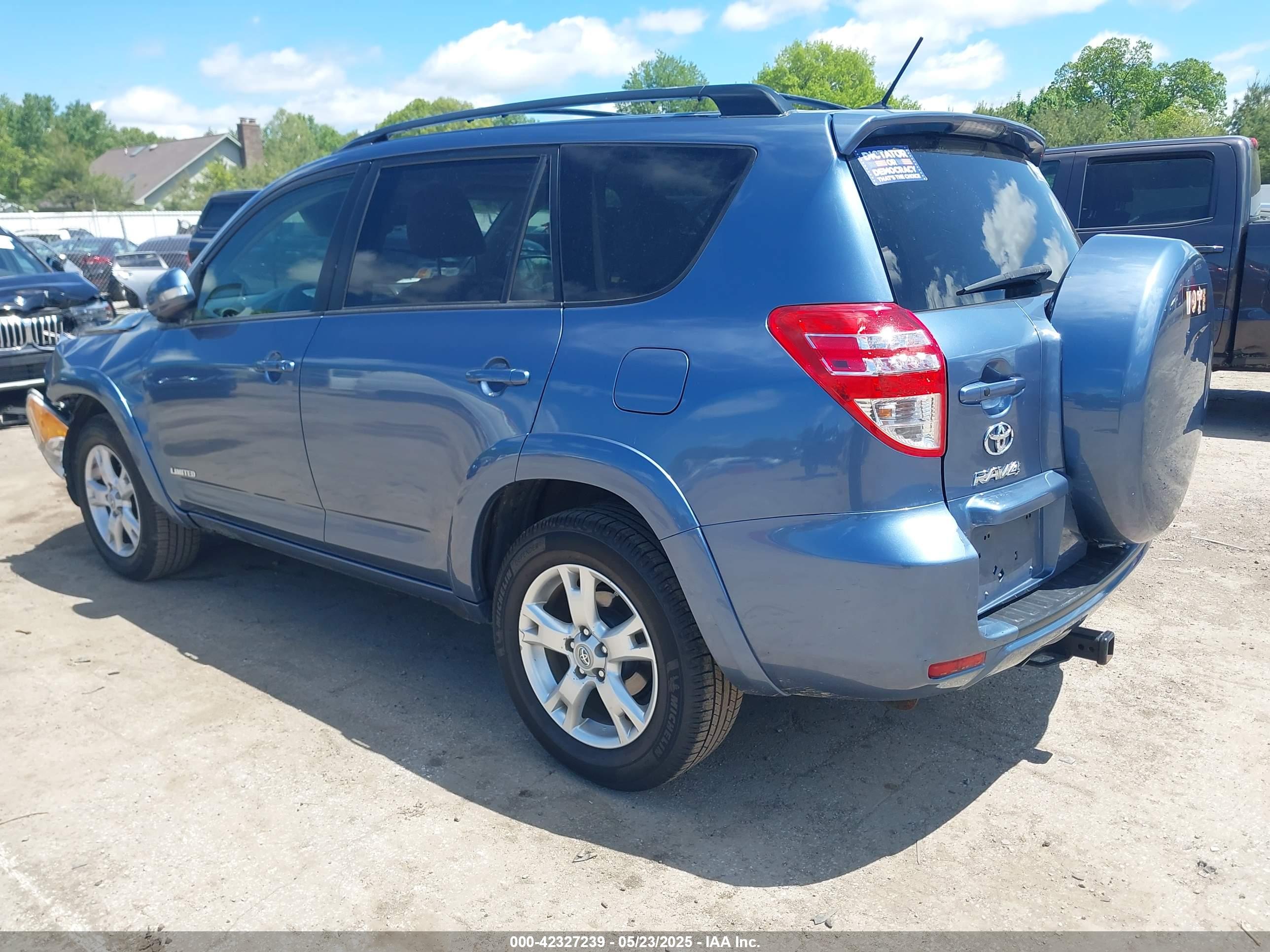 TOYOTA RAV4 image 3