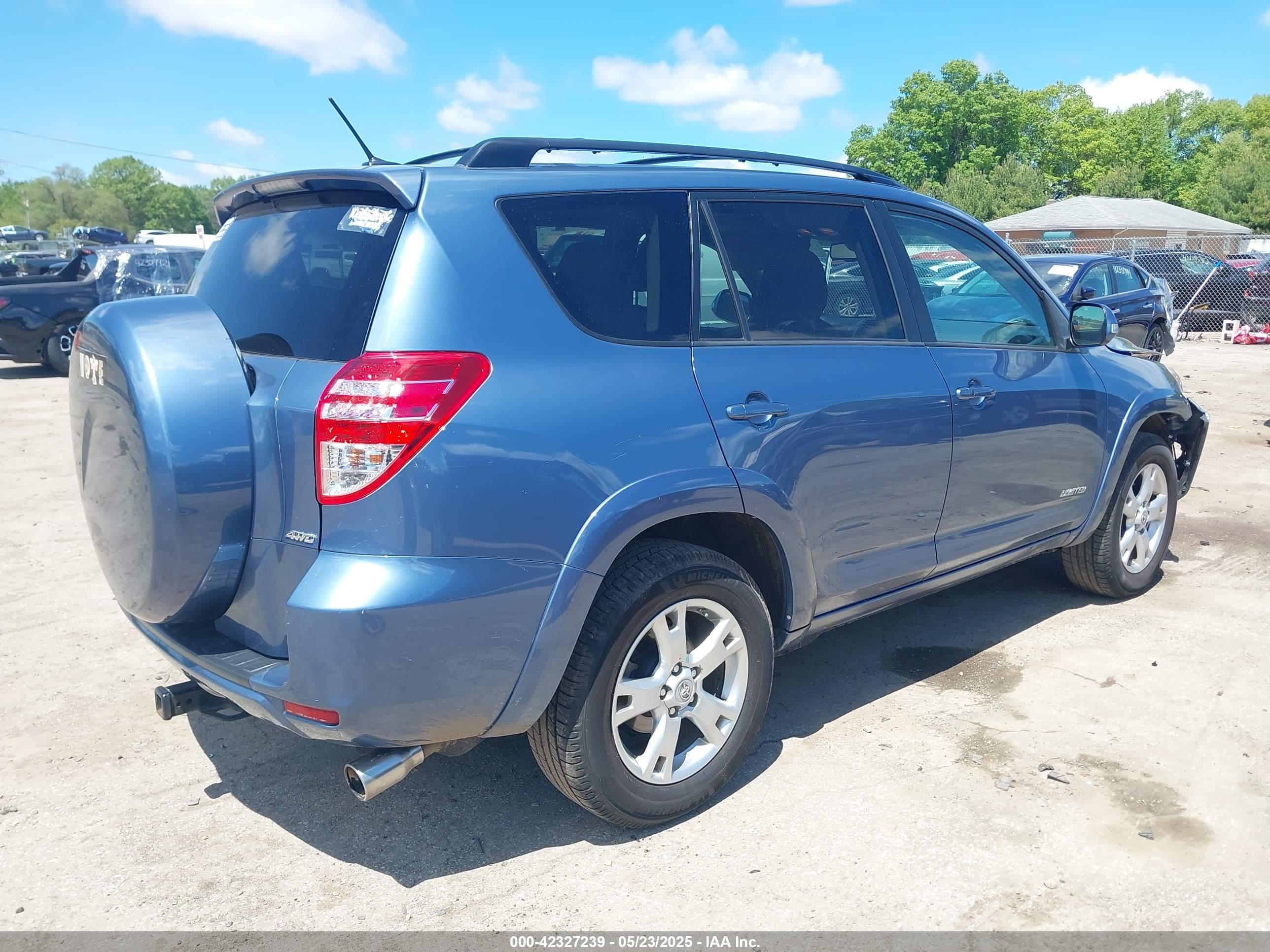 TOYOTA RAV4 image 4