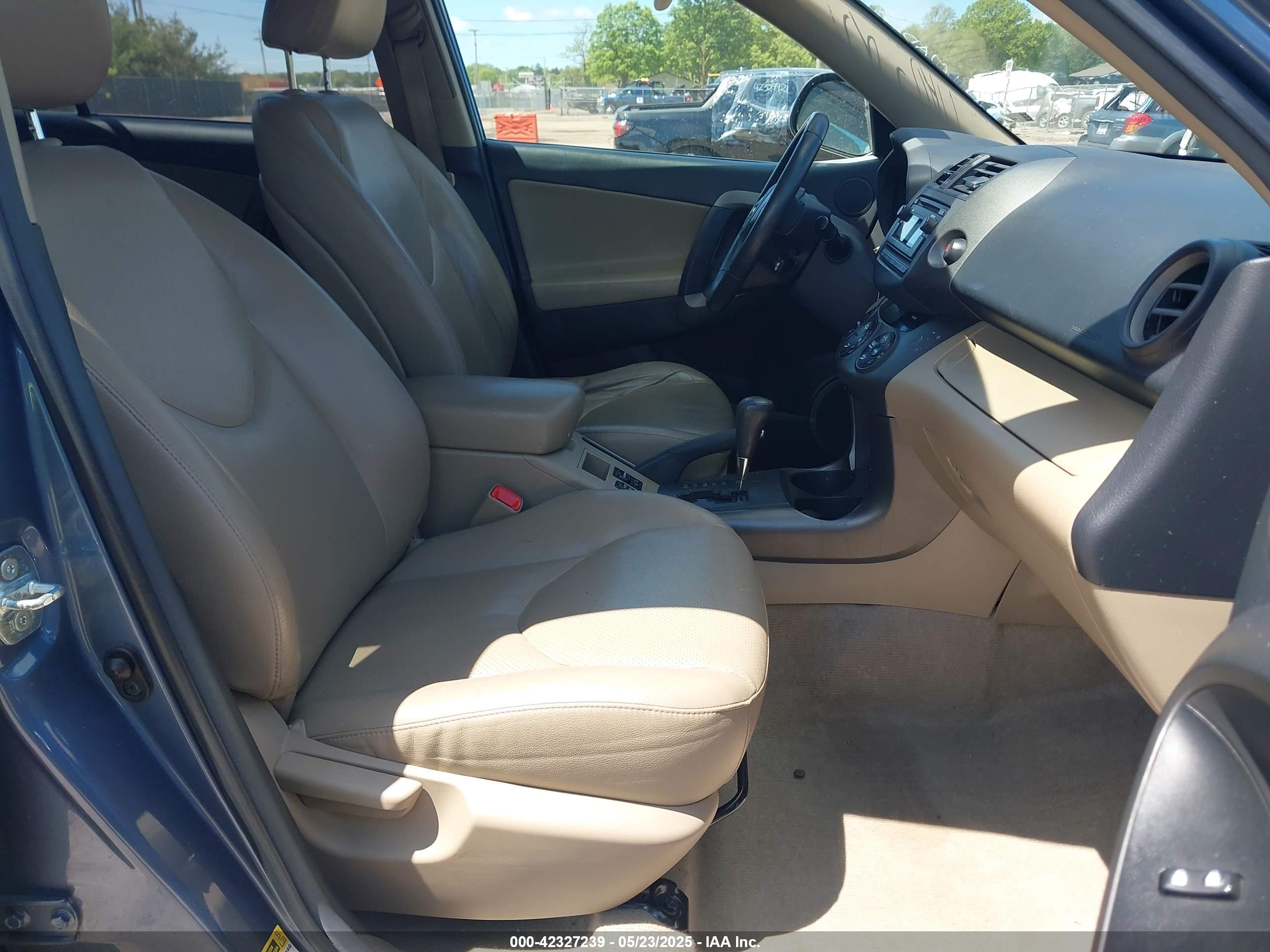 TOYOTA RAV4 image 5