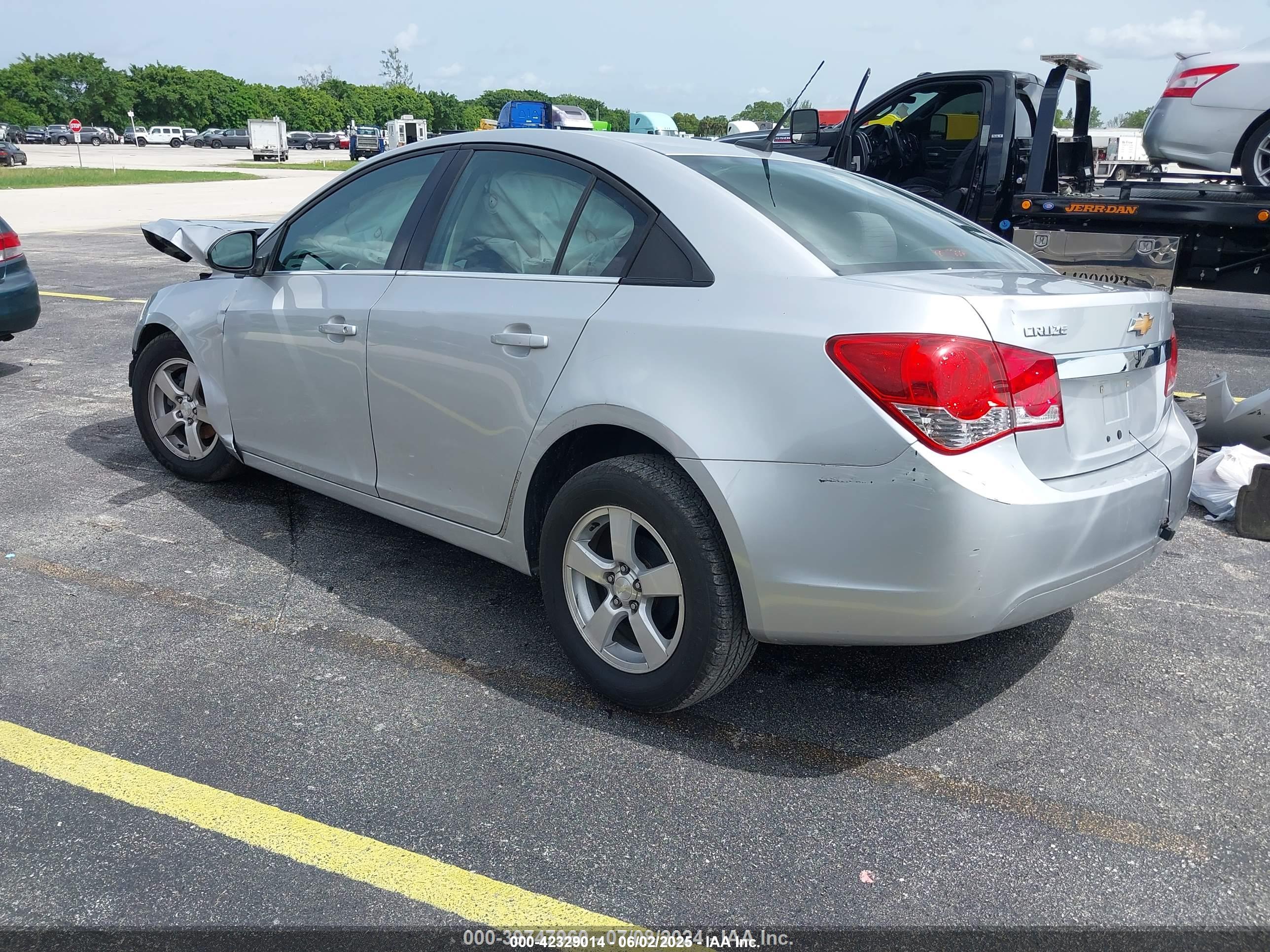 CHEVROLET CRUZE image 3
