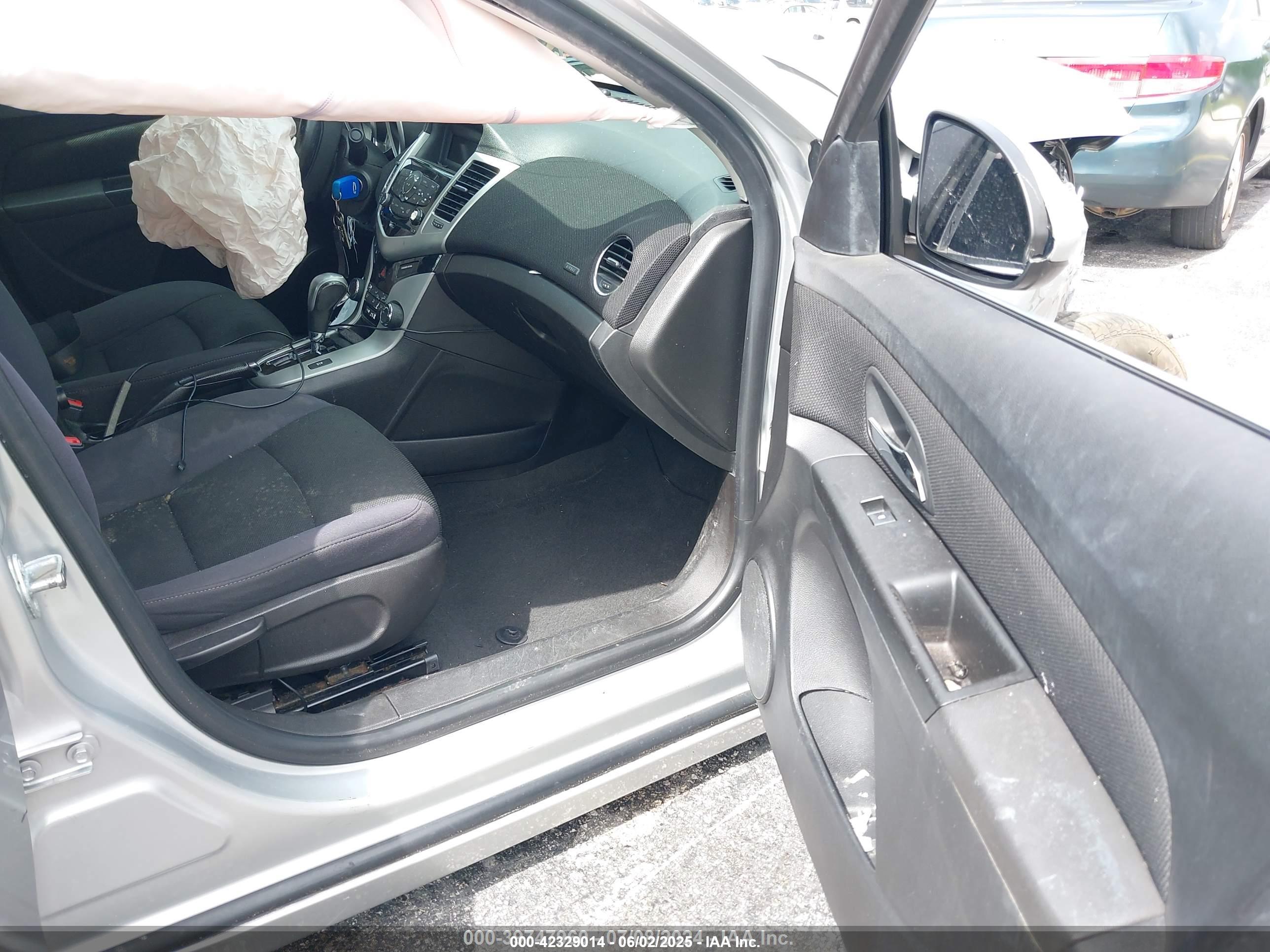 CHEVROLET CRUZE image 5