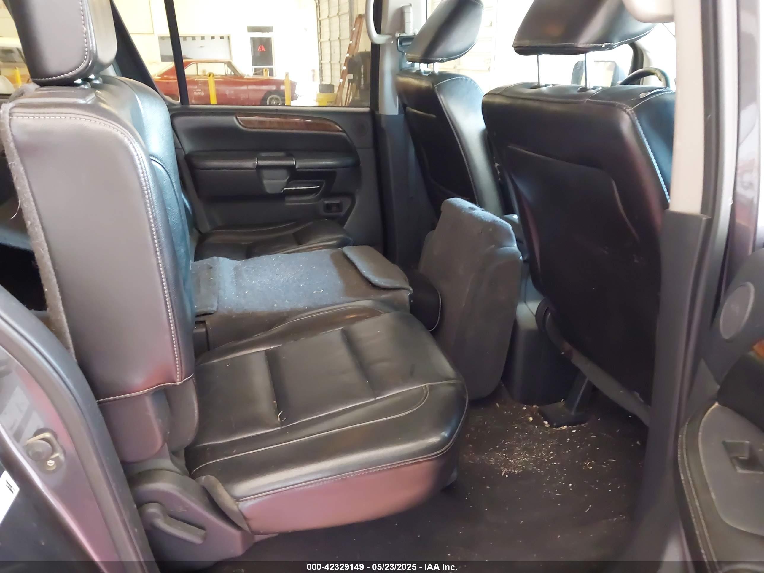 NISSAN ARMADA image 8
