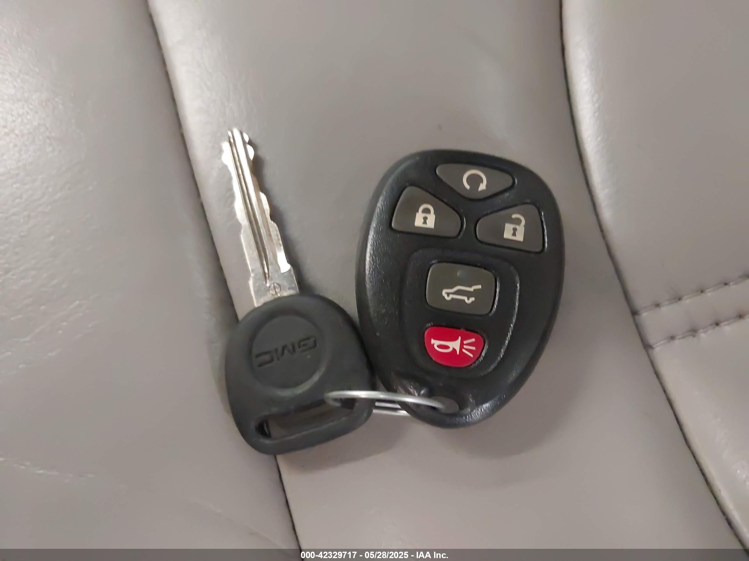 GMC ACADIA image 11