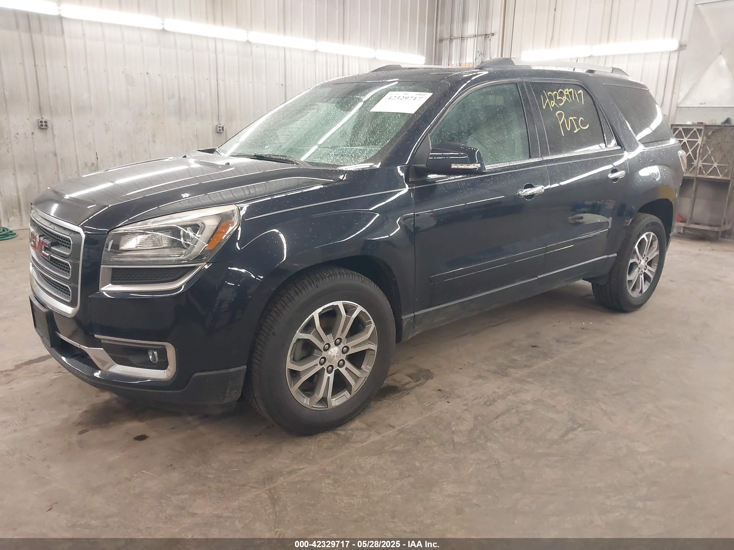 GMC ACADIA image 2