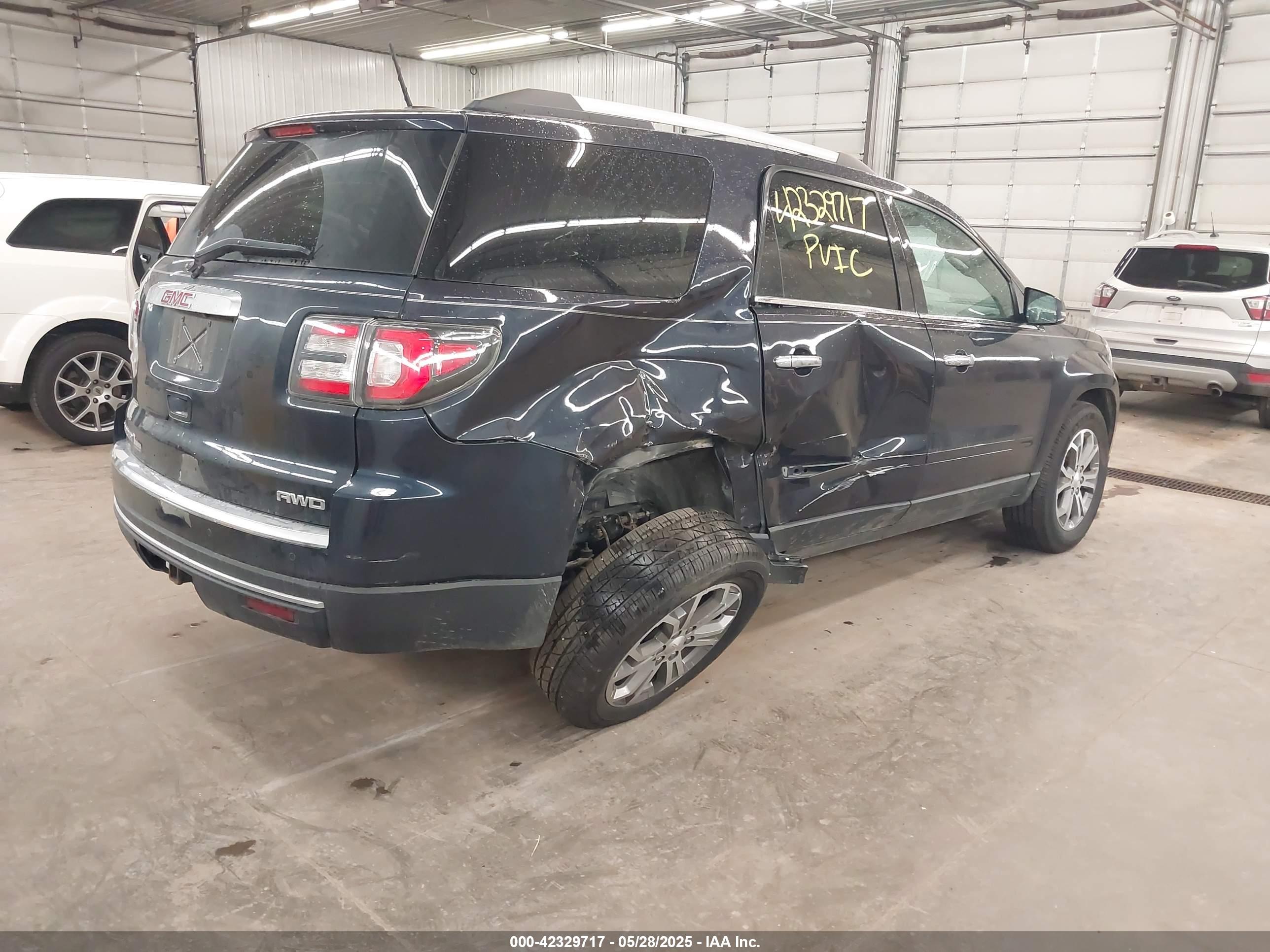 GMC ACADIA image 4