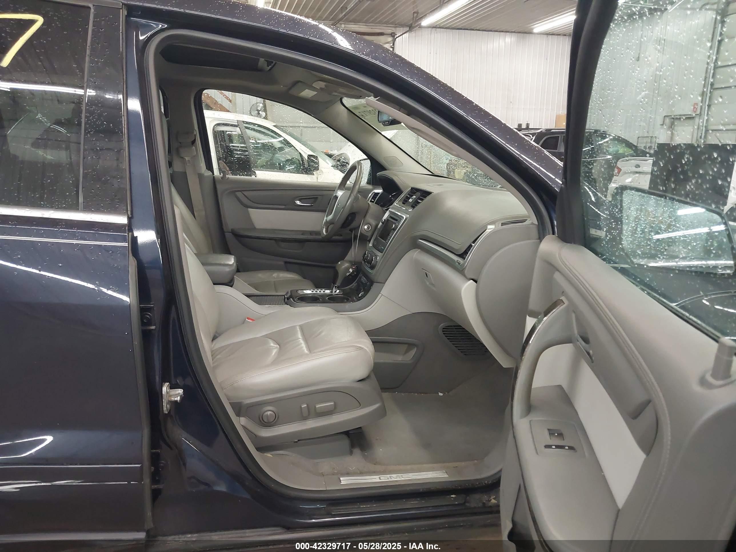 GMC ACADIA image 5